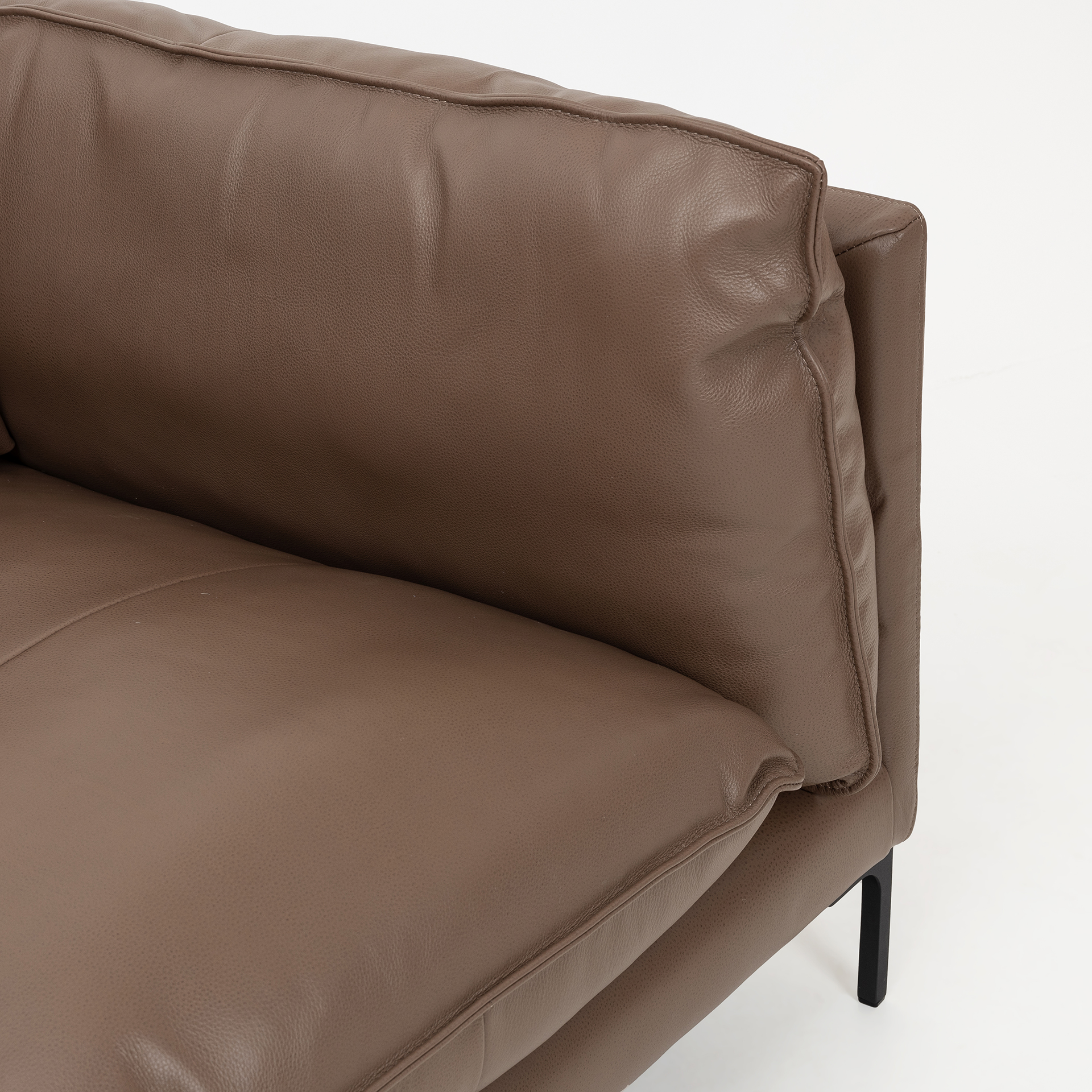 Sof&aacute; de 2 plazas caf&eacute; Evitas 176x98x78cm