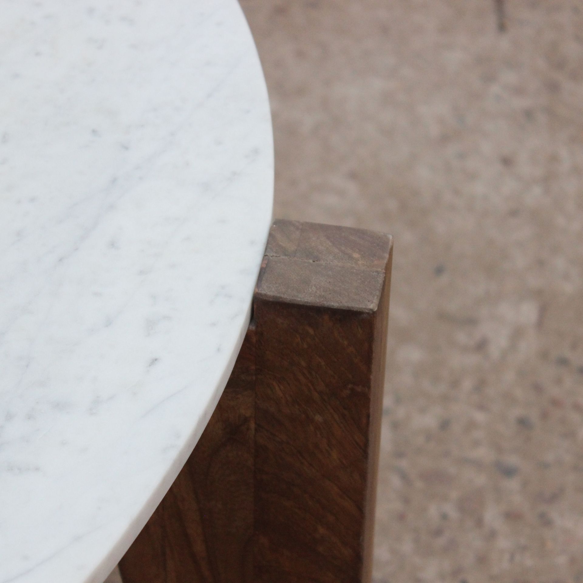 Mesa de centro de mármol y madera Berlín Ø90x45 Clau&Chloe