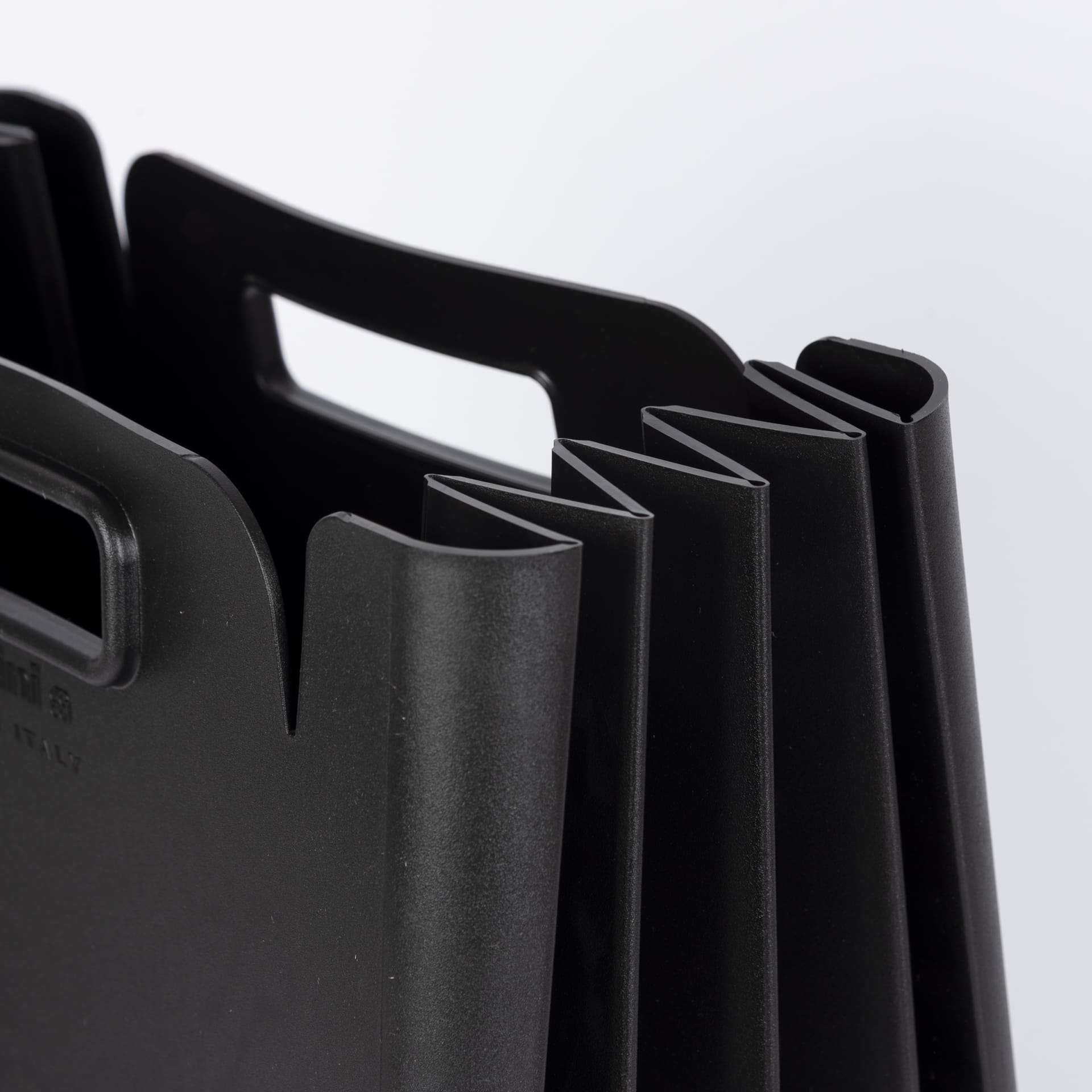 Cubo plegable de pl&aacute;stico para reciclaje negro - Guzzini