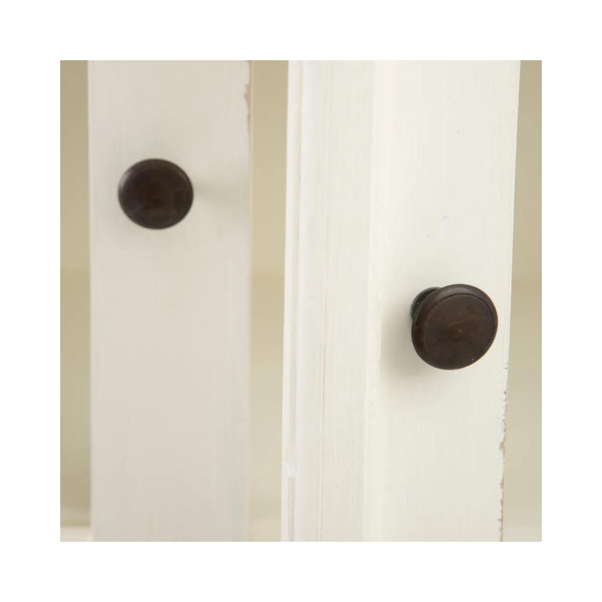 Vitrina de madera de mindi efecto envejecido Arabella 100x40x200cm