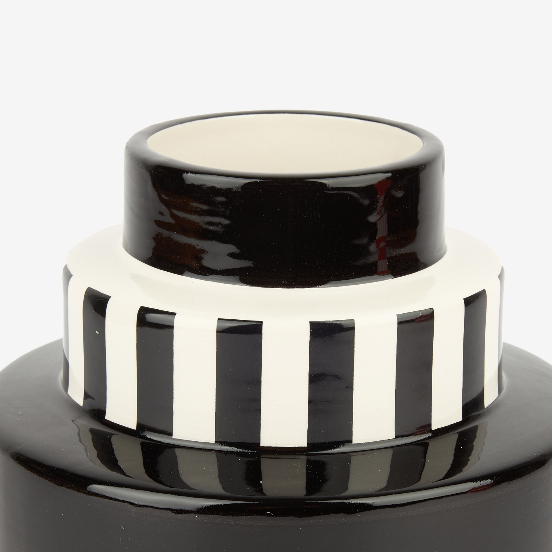 Jarr&oacute;n de cer&aacute;mica rayas negra Odell &Oslash;15x18cm