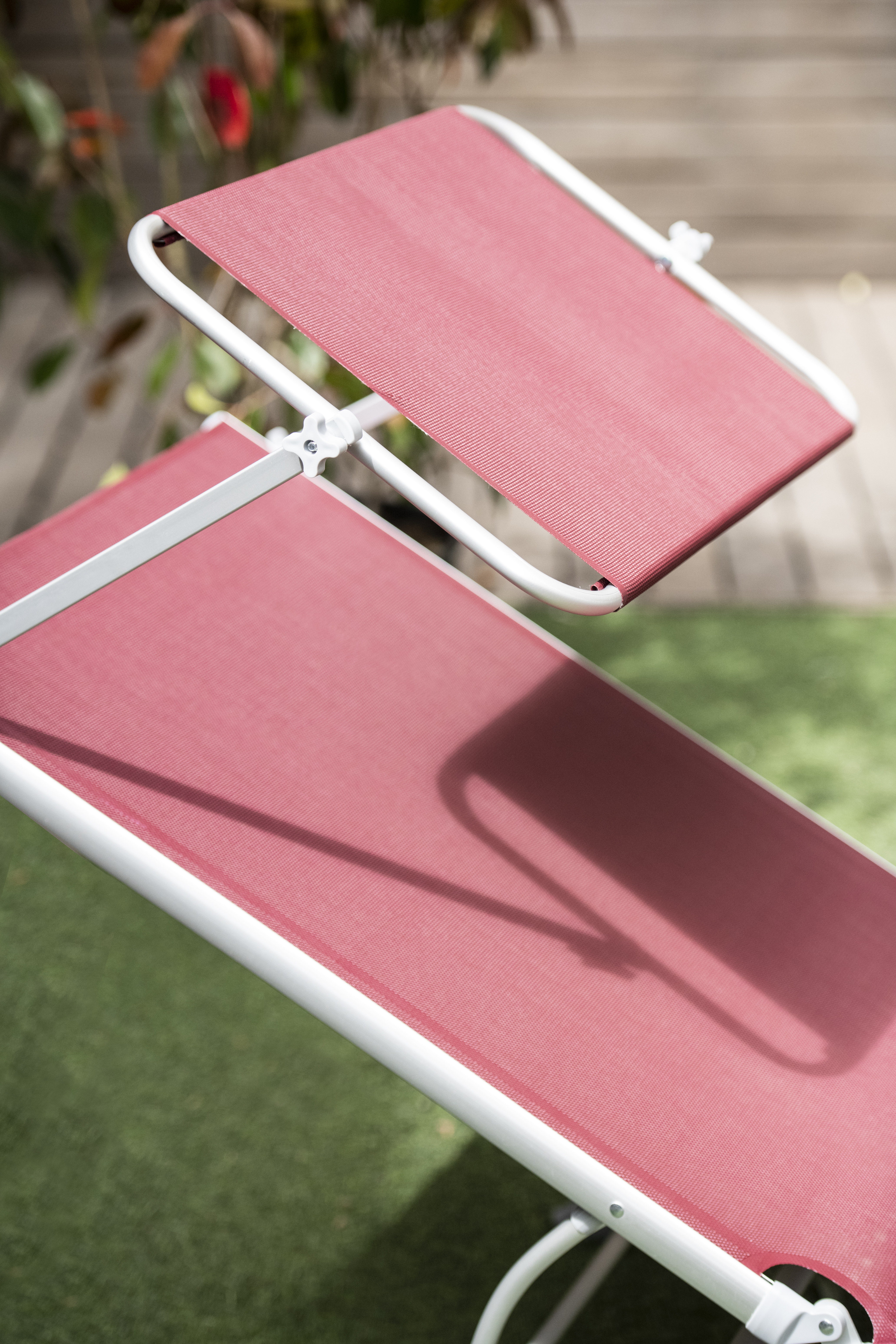 Tumbona con parasol burdeos Isiki 190x60x30cm