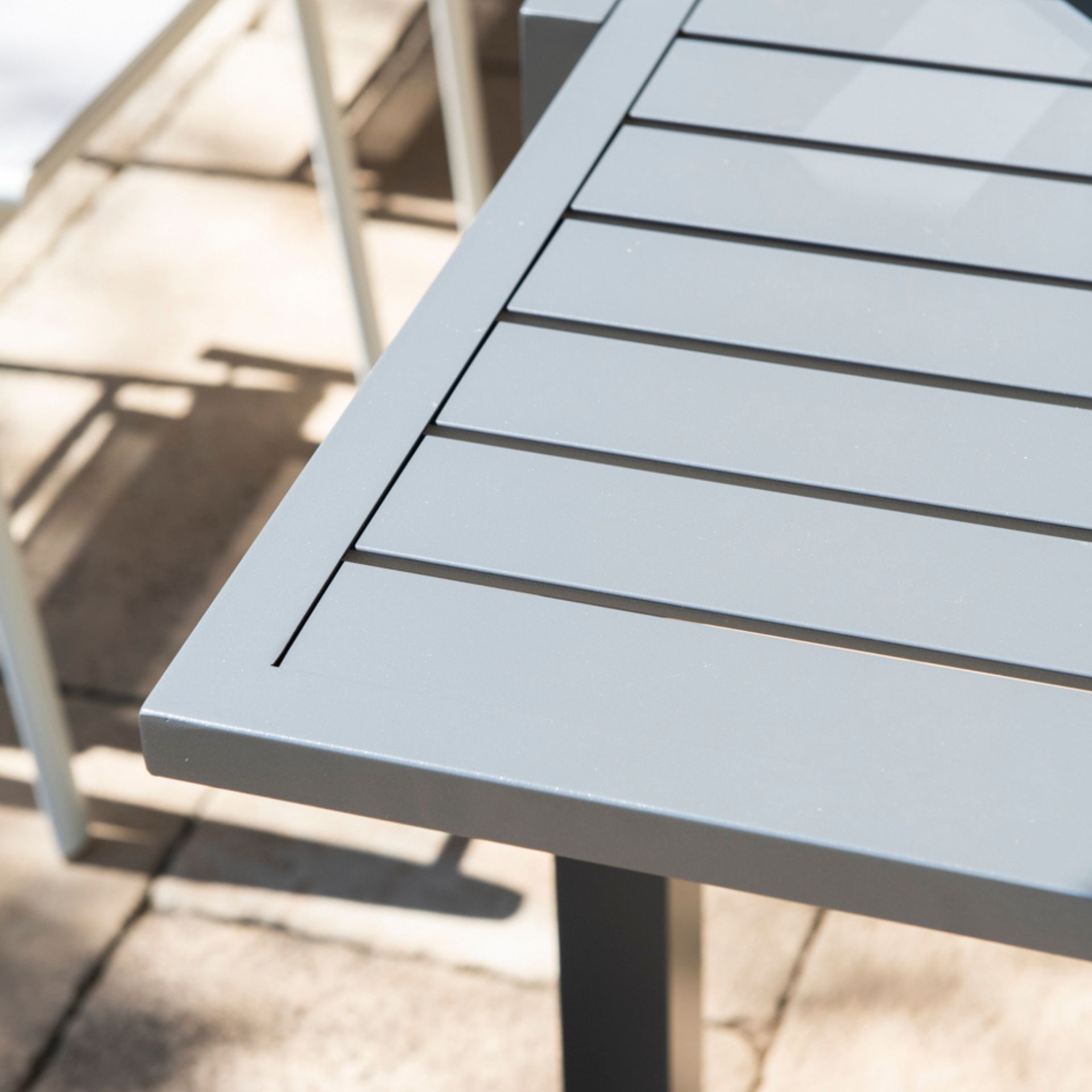 Mesa de jardín extensible de aluminio gris Nijar 90/180x90x76cm