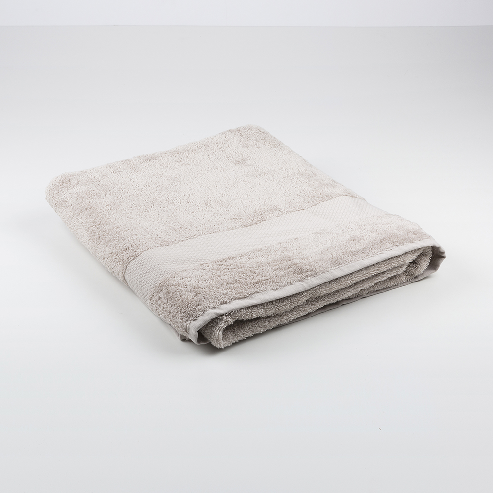 Toalla de ducha de algodón beige Vic 70x140cm - 500 gr/m²