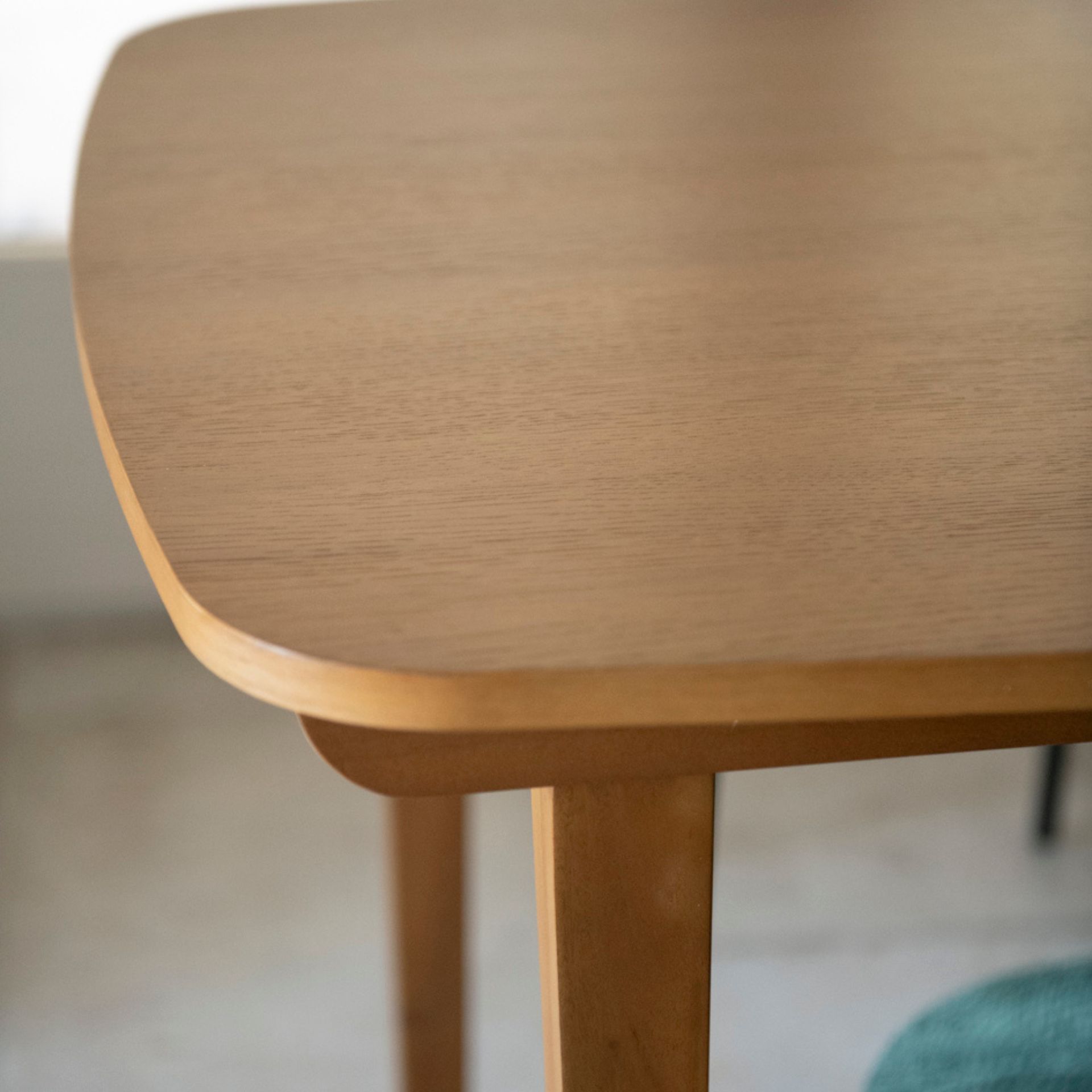 Mesa de comedor rectangular de madera chapada de roble Lyon 160x80x76cm