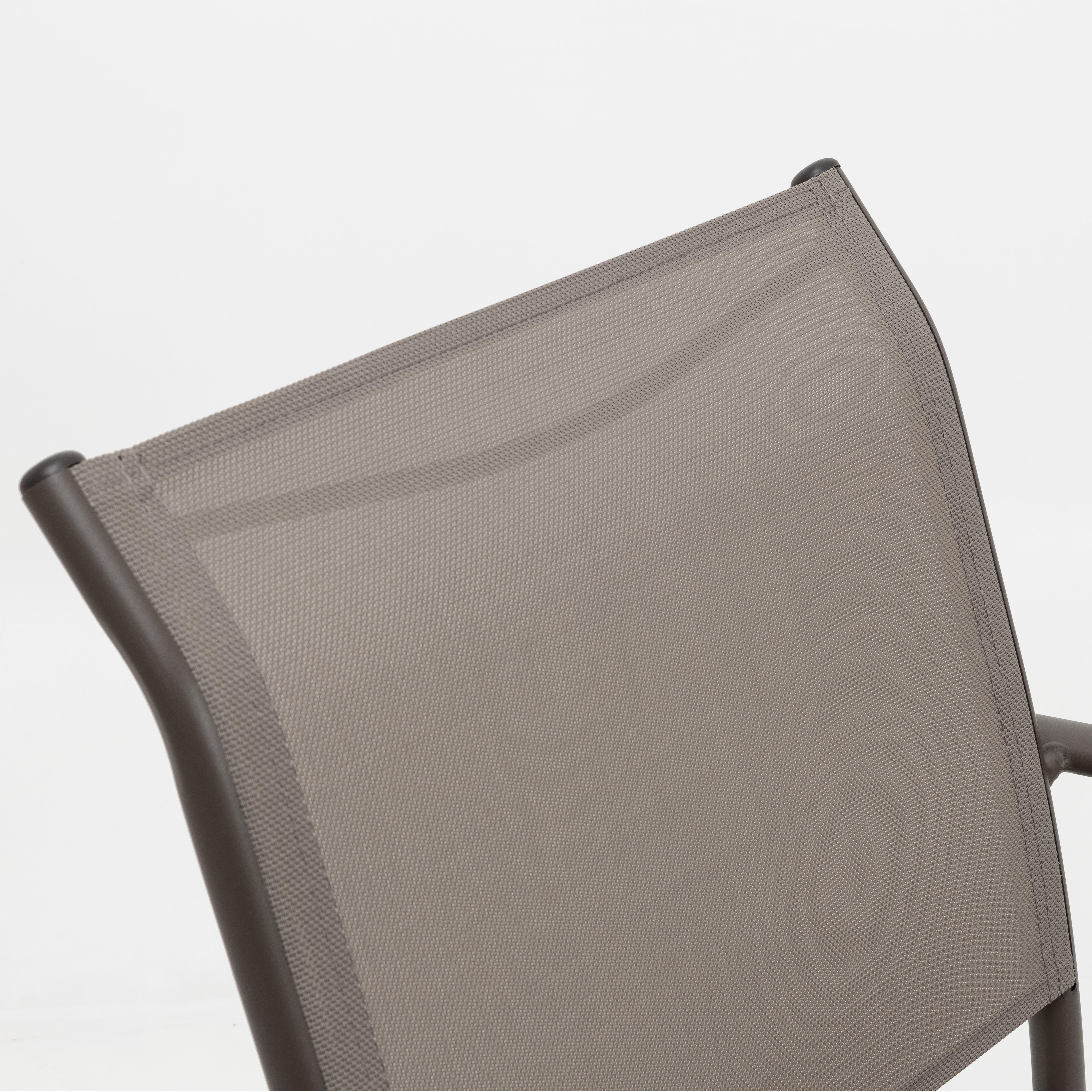 Silla de jardín apilable con reposabrazos de aluminio marrón Feroe 65x56x88cm