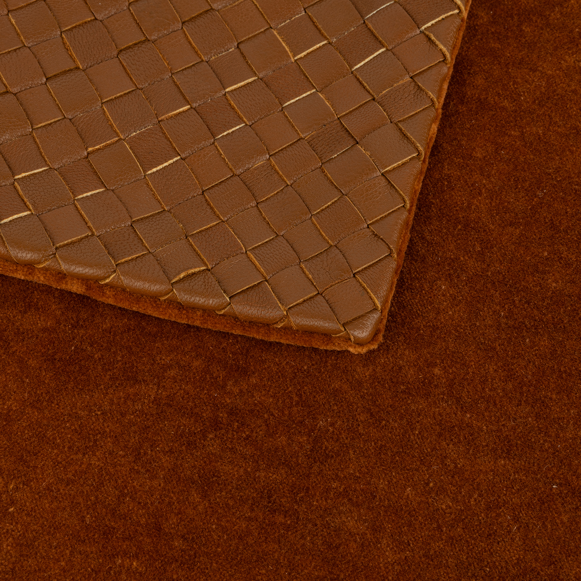 Funda de coj&iacute;n de piel velvet marr&oacute;n Nappa 30x45cm