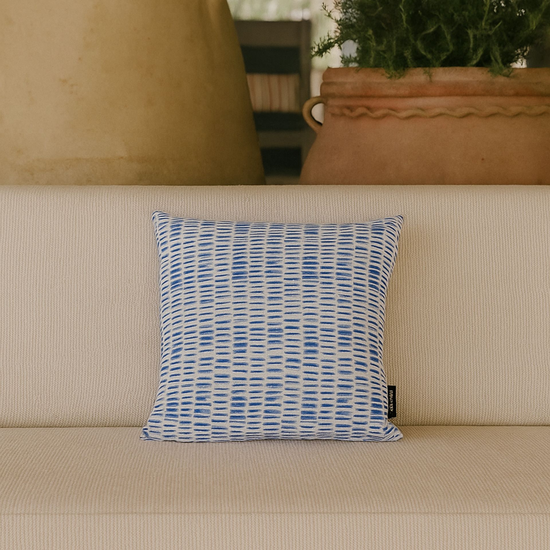 Cojín de exterior azul y blanco 43x43cm