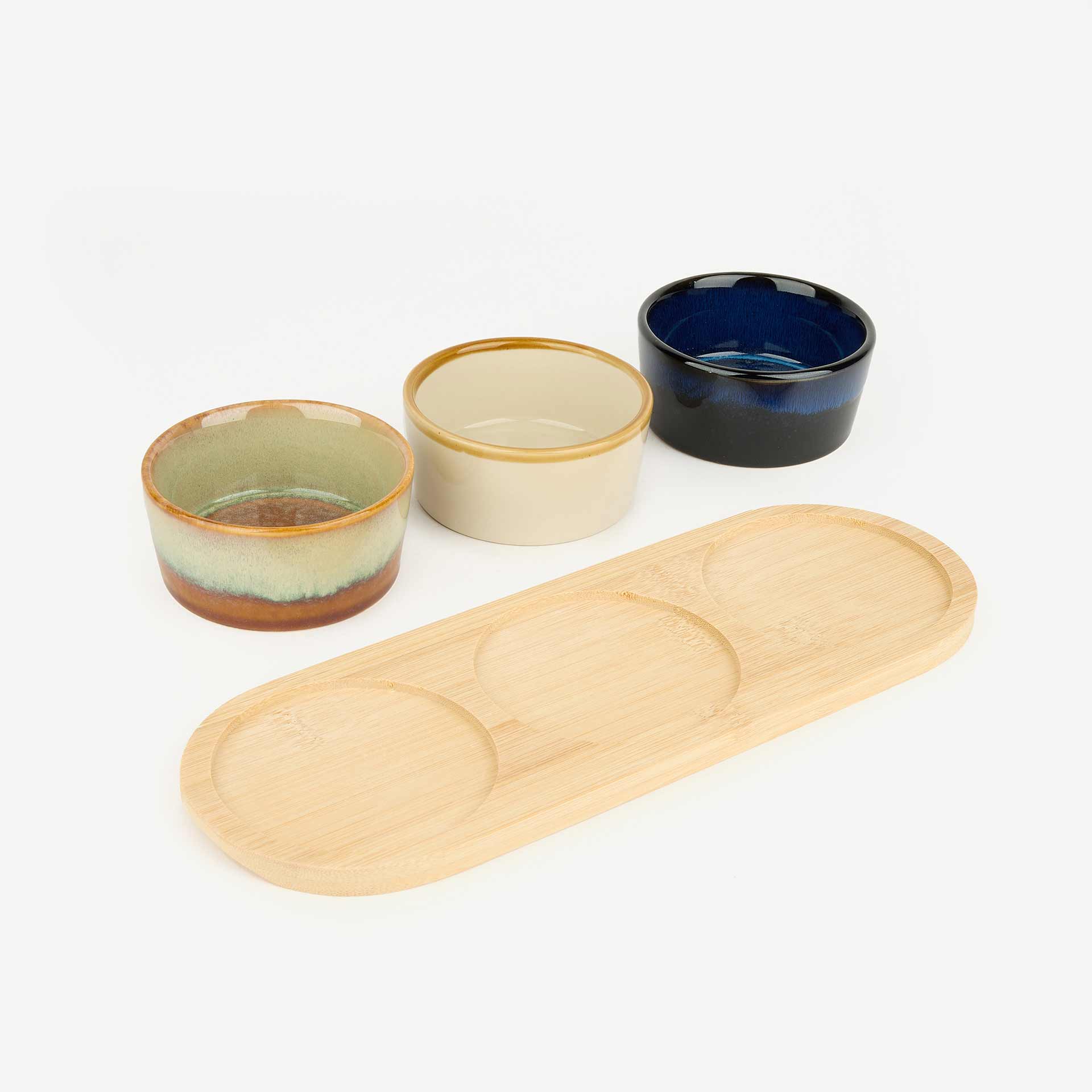 Set de 3 cuencos de cer&aacute;mica de colores con bandeja de madera