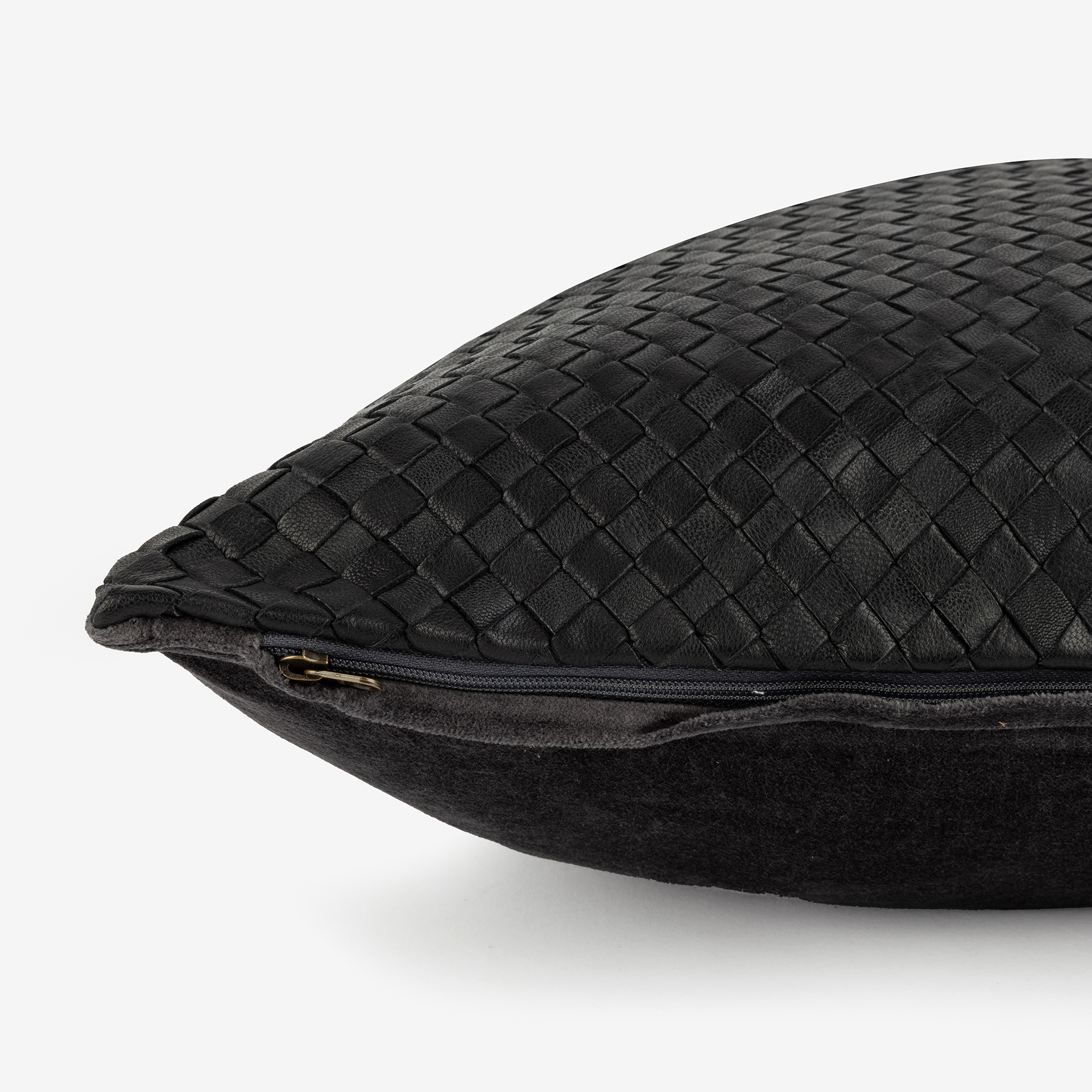 Funda de coj&iacute;n de piel velvet gris Nappa 30x45cm