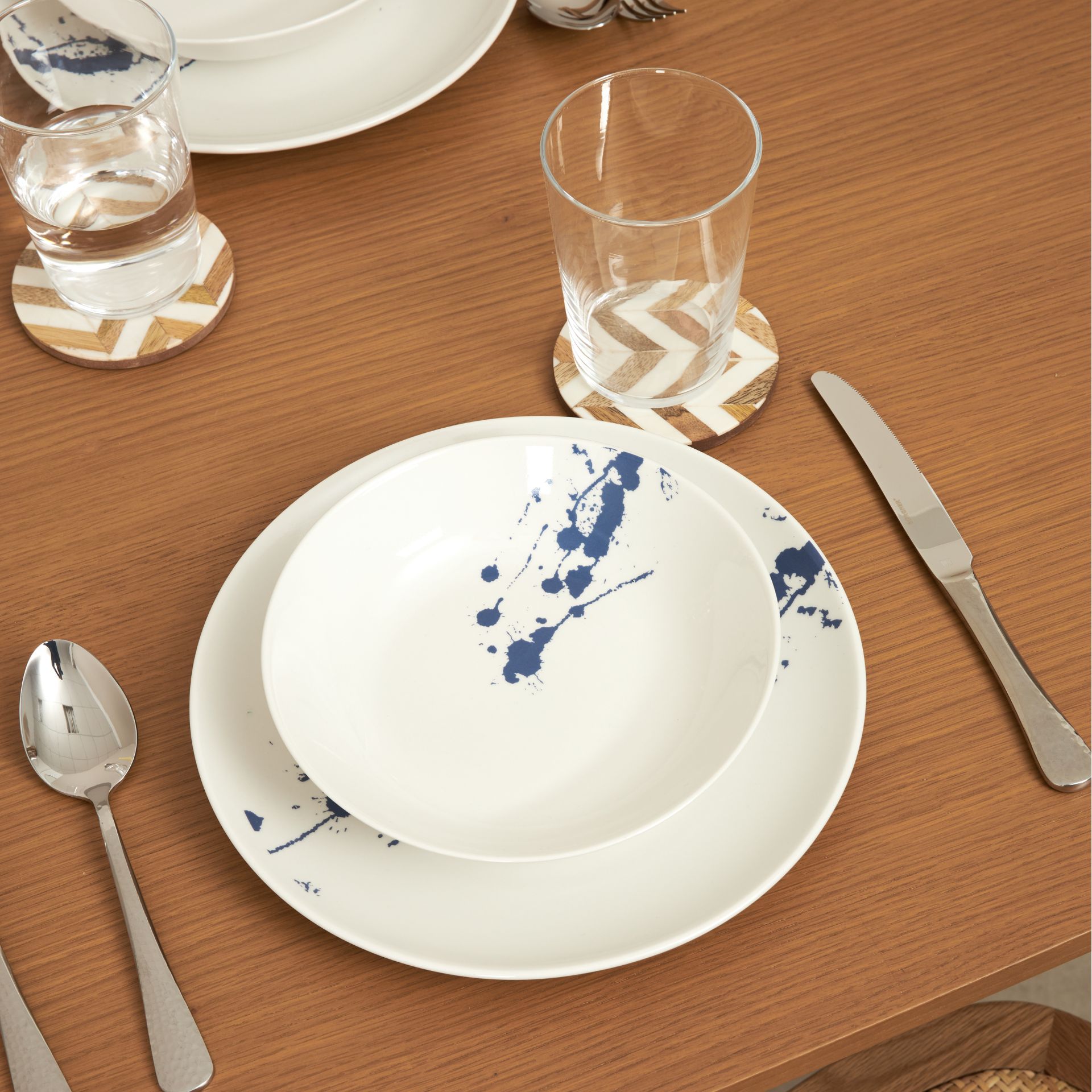 Vajilla de 18 piezas de porcelana Pollock