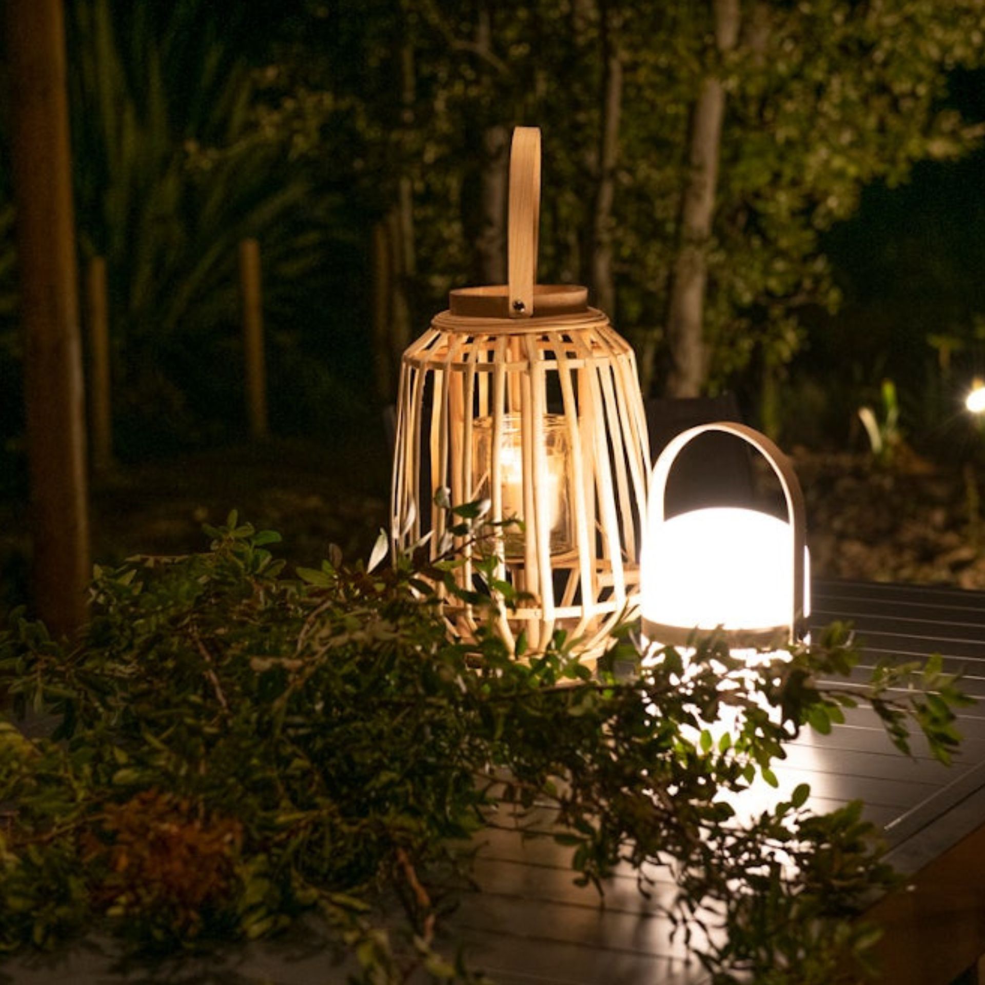 L&aacute;mpara de mesa inal&aacute;mbrica LED para exterior con asa Terra &Oslash;14,5x26,5cm