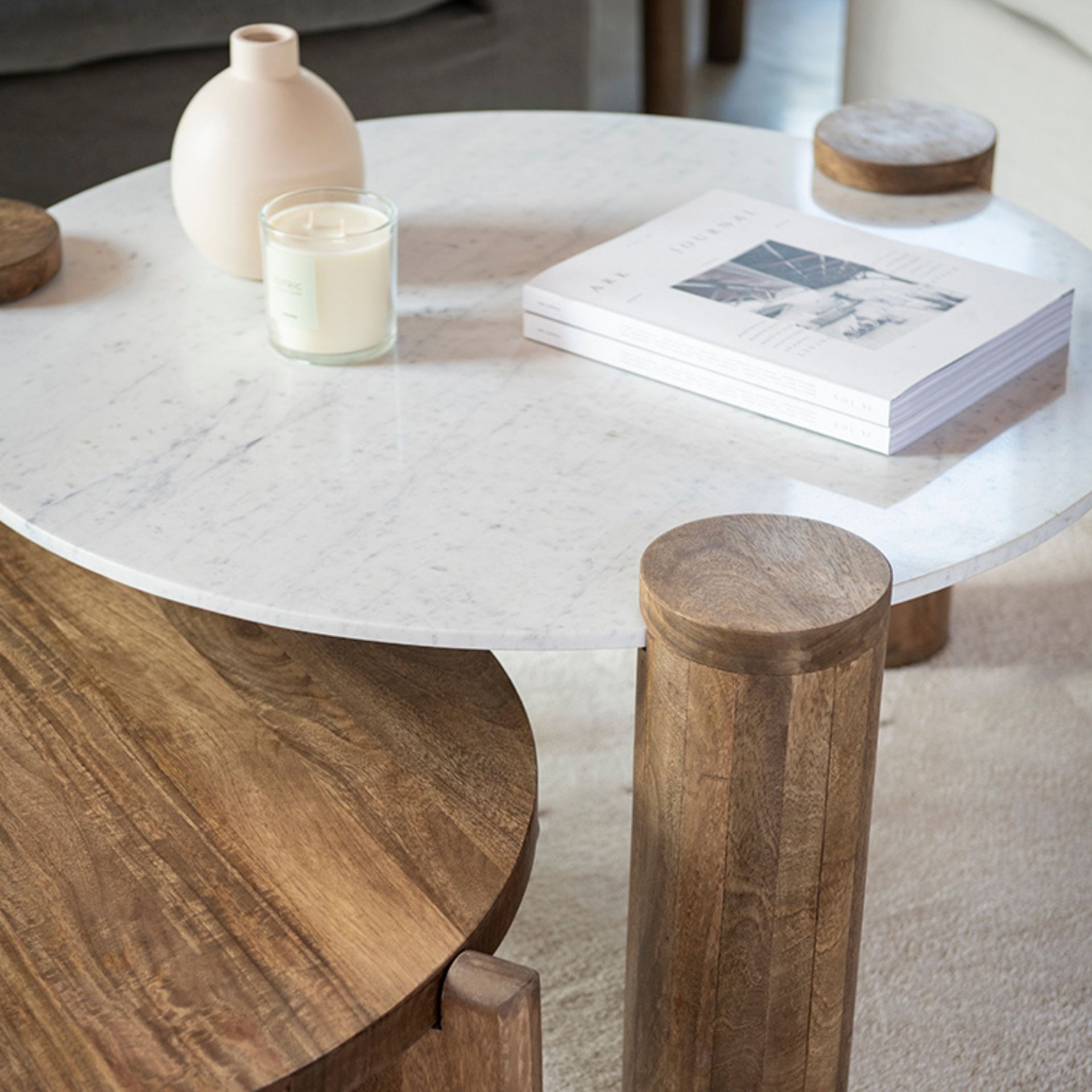 Mesa de centro de m&aacute;rmol y madera Houston &Oslash;90x45 Clau&Chloe