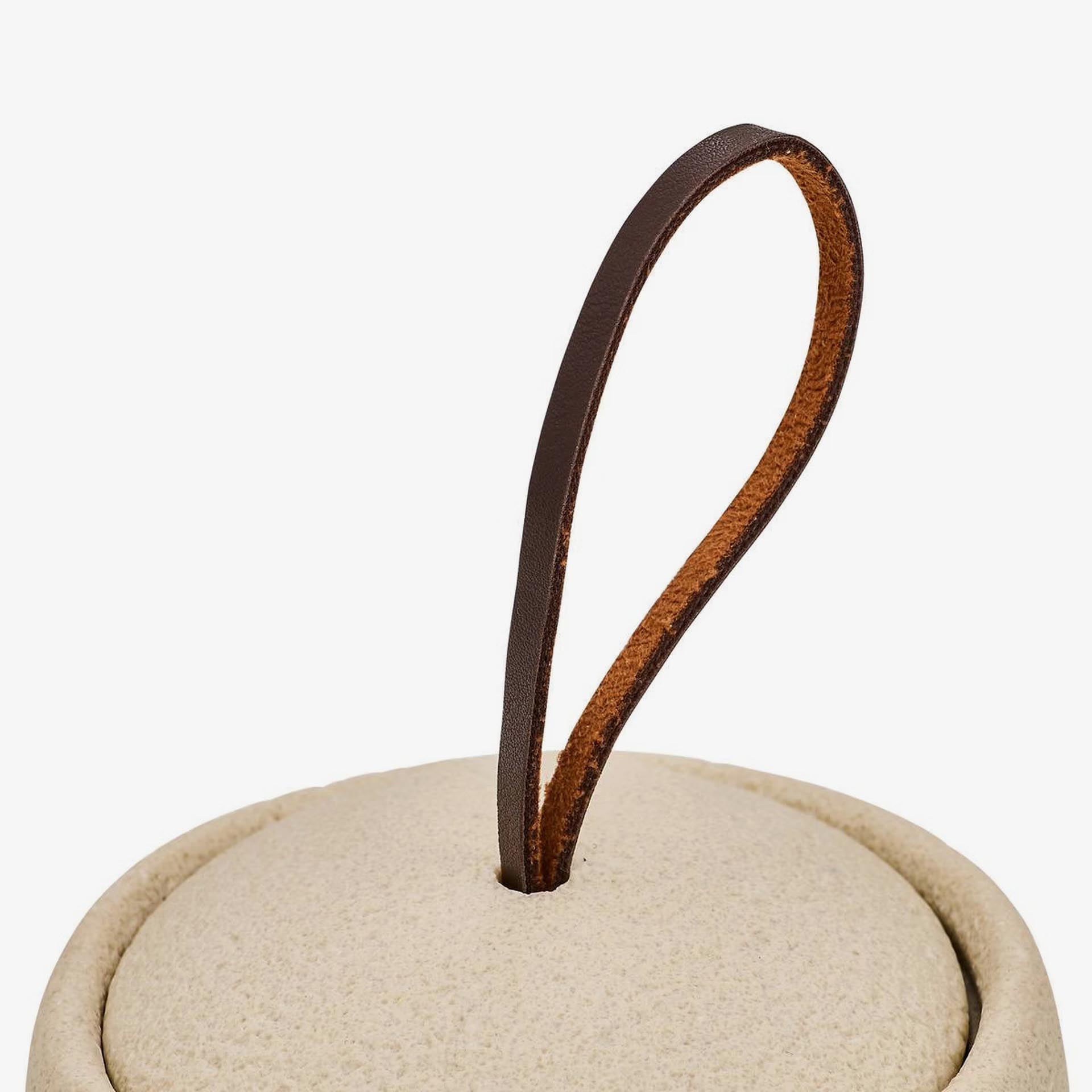 Bote con tapa Olen de resina beige &Oslash;9,4x10cm