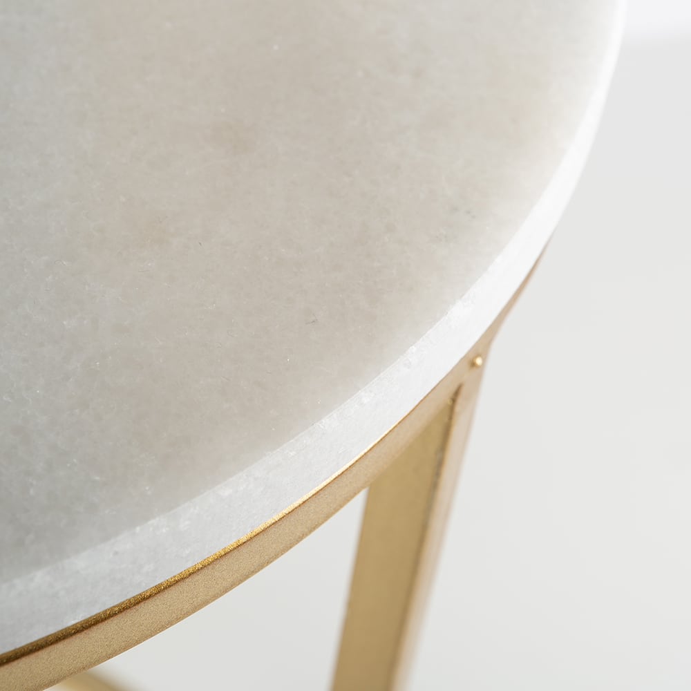 Mesa dorada sobre mármol Ø35x52cm Clau&Chloe