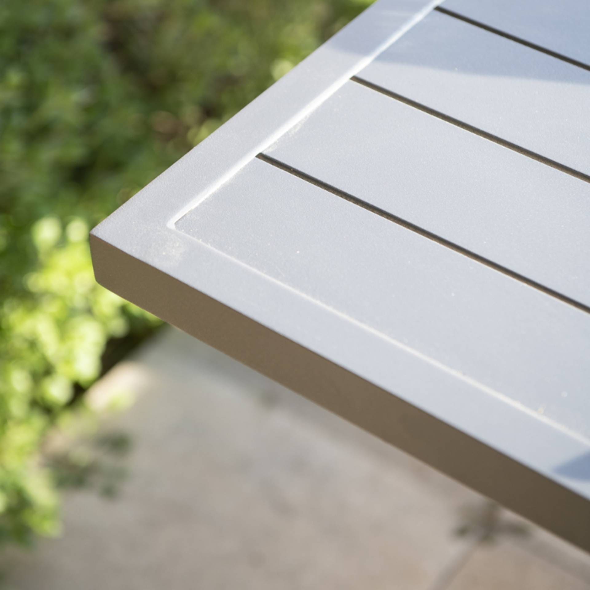 Mesa de jard&iacute;n extensible de aluminio gris Flamin 135/270x90cm