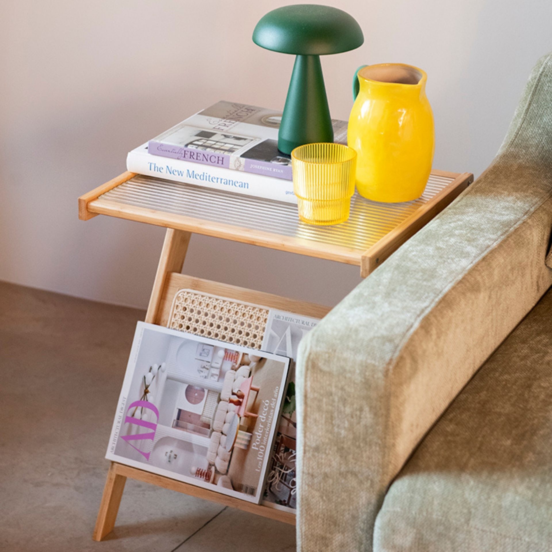 Mesa auxiliar con revistero de ratán y bambú Dagan 45x36x56cm