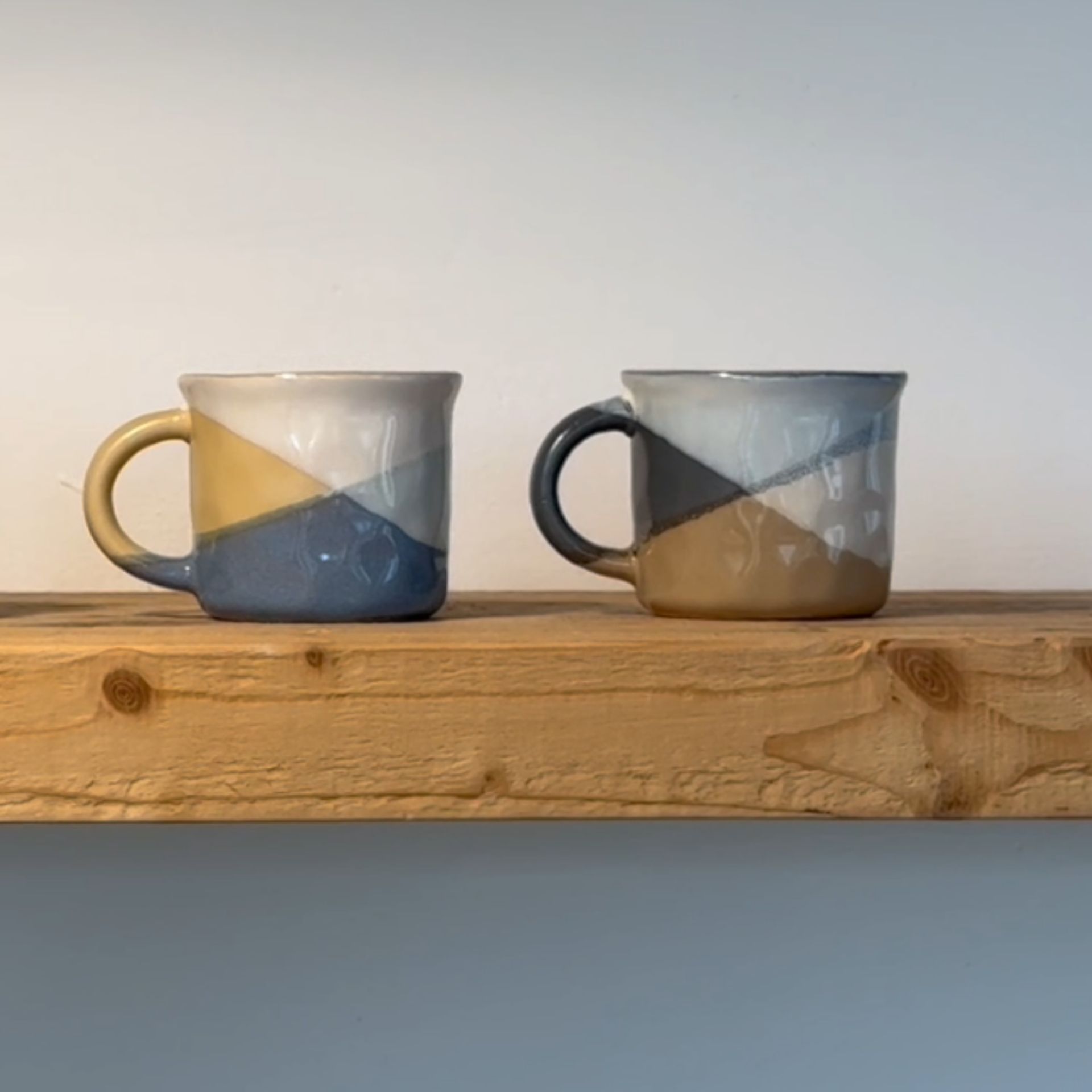 Set de 4 tazas de cer&aacute;mica de colores 13cl