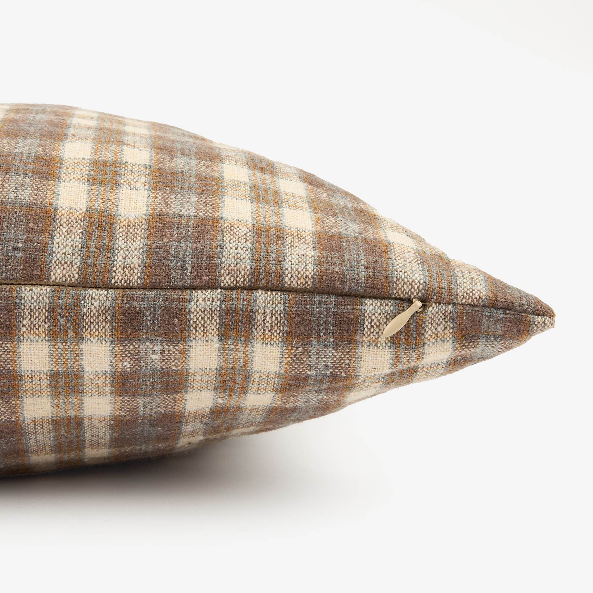 Funda de coj&iacute;n de algod&oacute;n cuadros gris 45x45cm