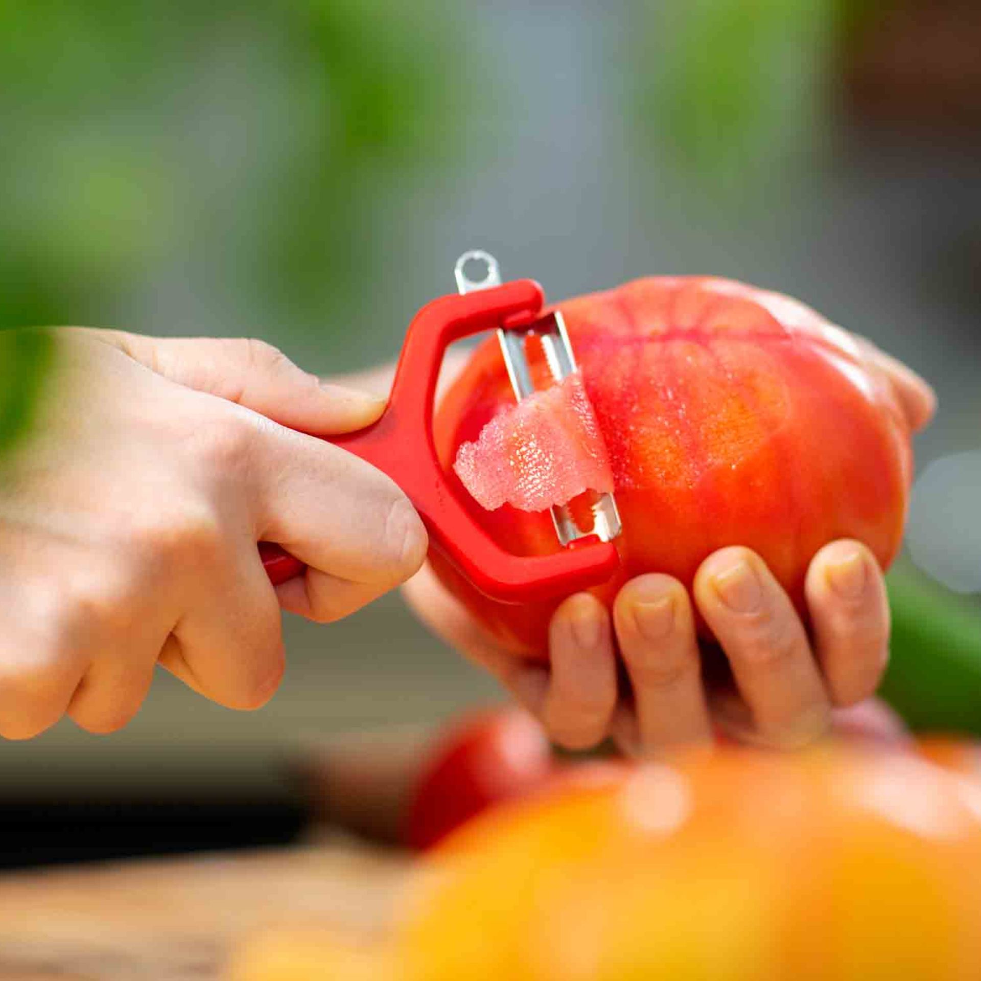 Pelador rojo de filo dentado juliana de acero inoxidable - Arcos