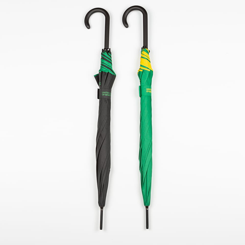 Paraguas autom&aacute;tico Benetton de distintos colores