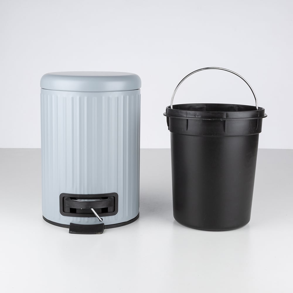 Cubo de basura para ba&ntilde;o dispoible en 4 colores 3L &Oslash;17x35cm