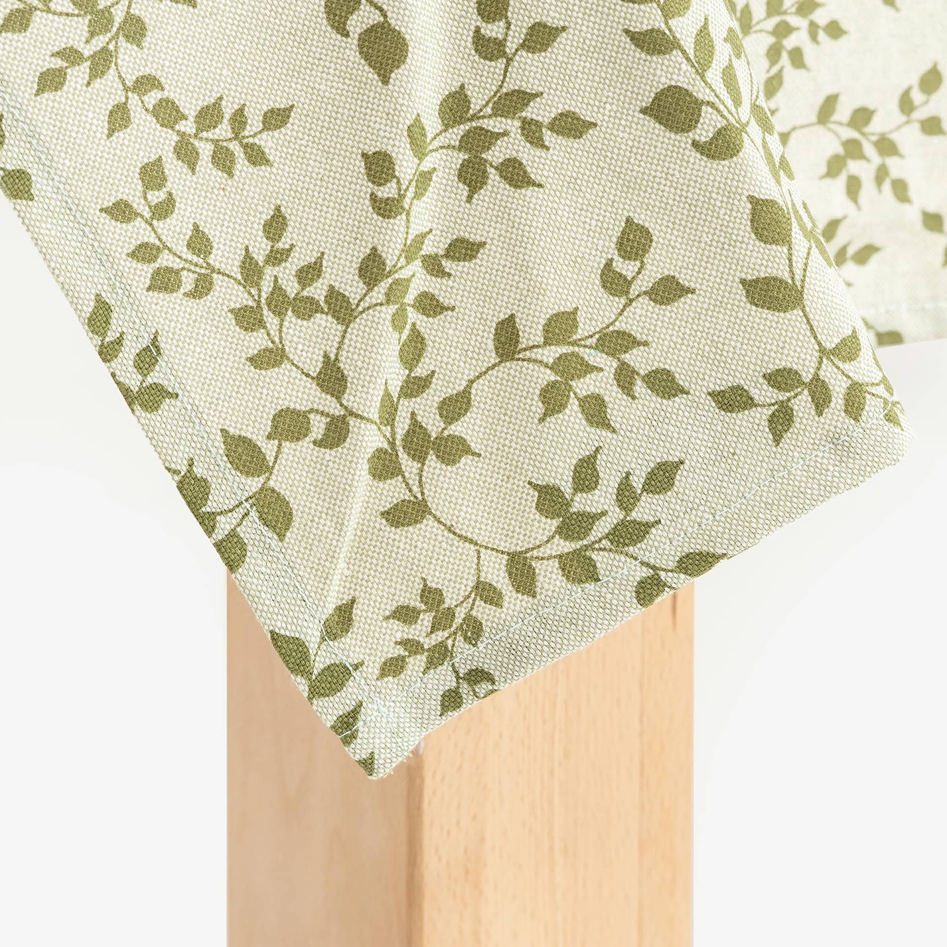Mantel verde oliva de algod&oacute;n reciclado Jana 135x200cm
