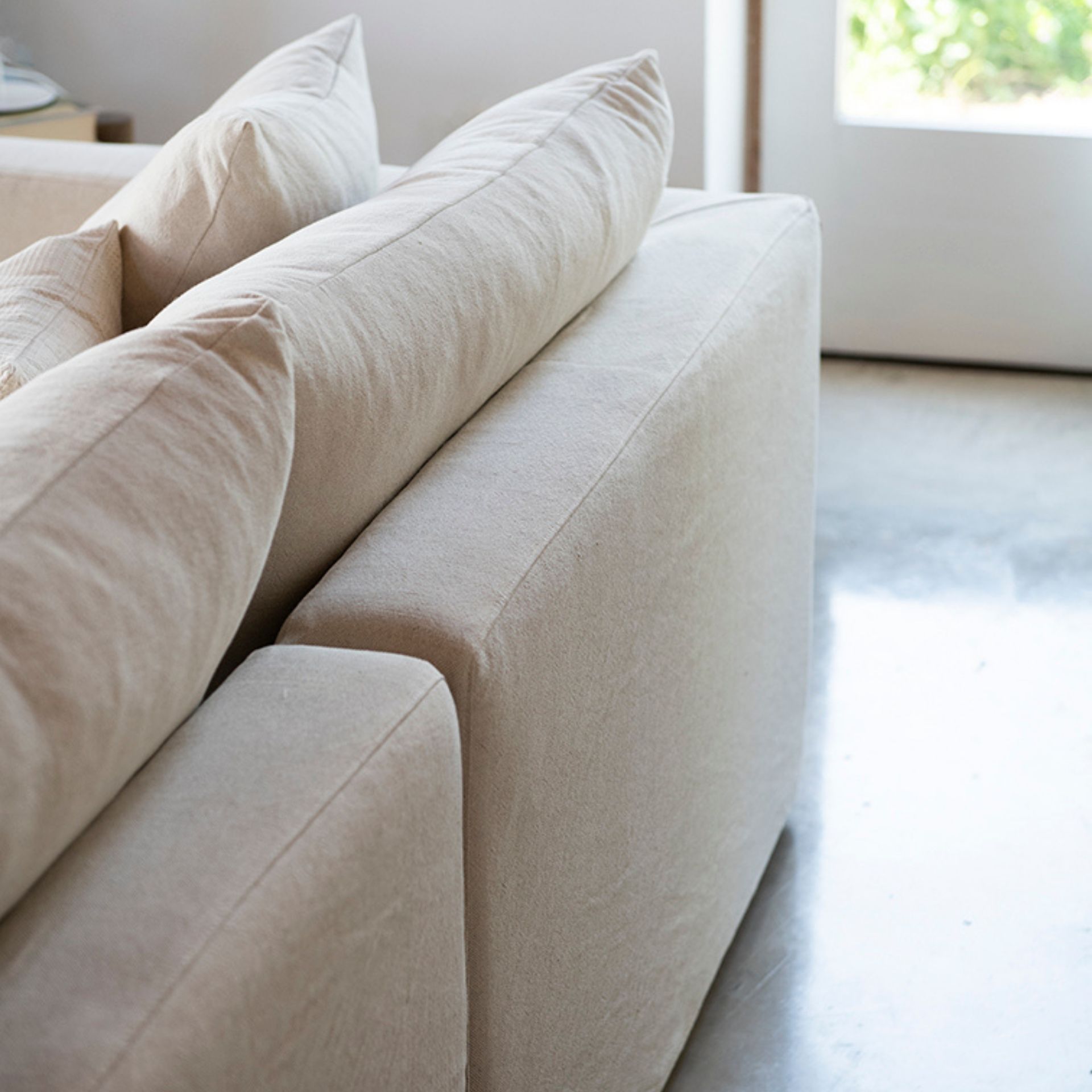 Sofá de 3 plazas de lino beige Aiden 220x110x80 Clau&Chloe