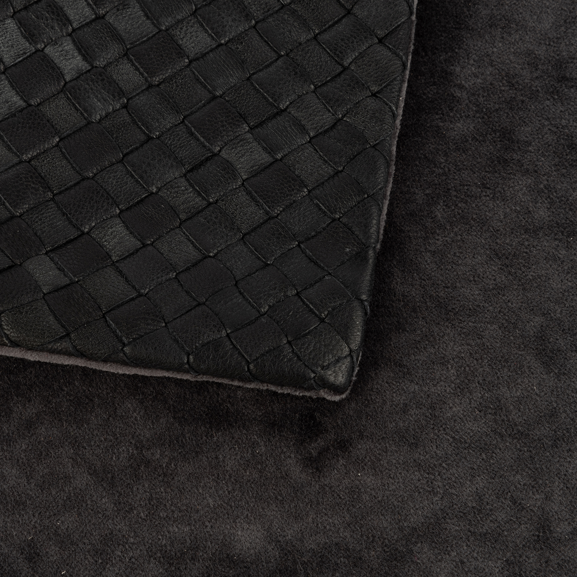 Funda de coj&iacute;n de piel velvet gris Nappa 30x45cm