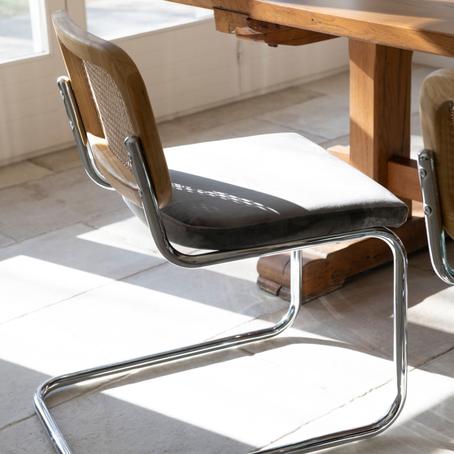 Silla de comedor de madera de olmo y ratán gris Leonor 47,5x63,5x82cm Clau&Chloe