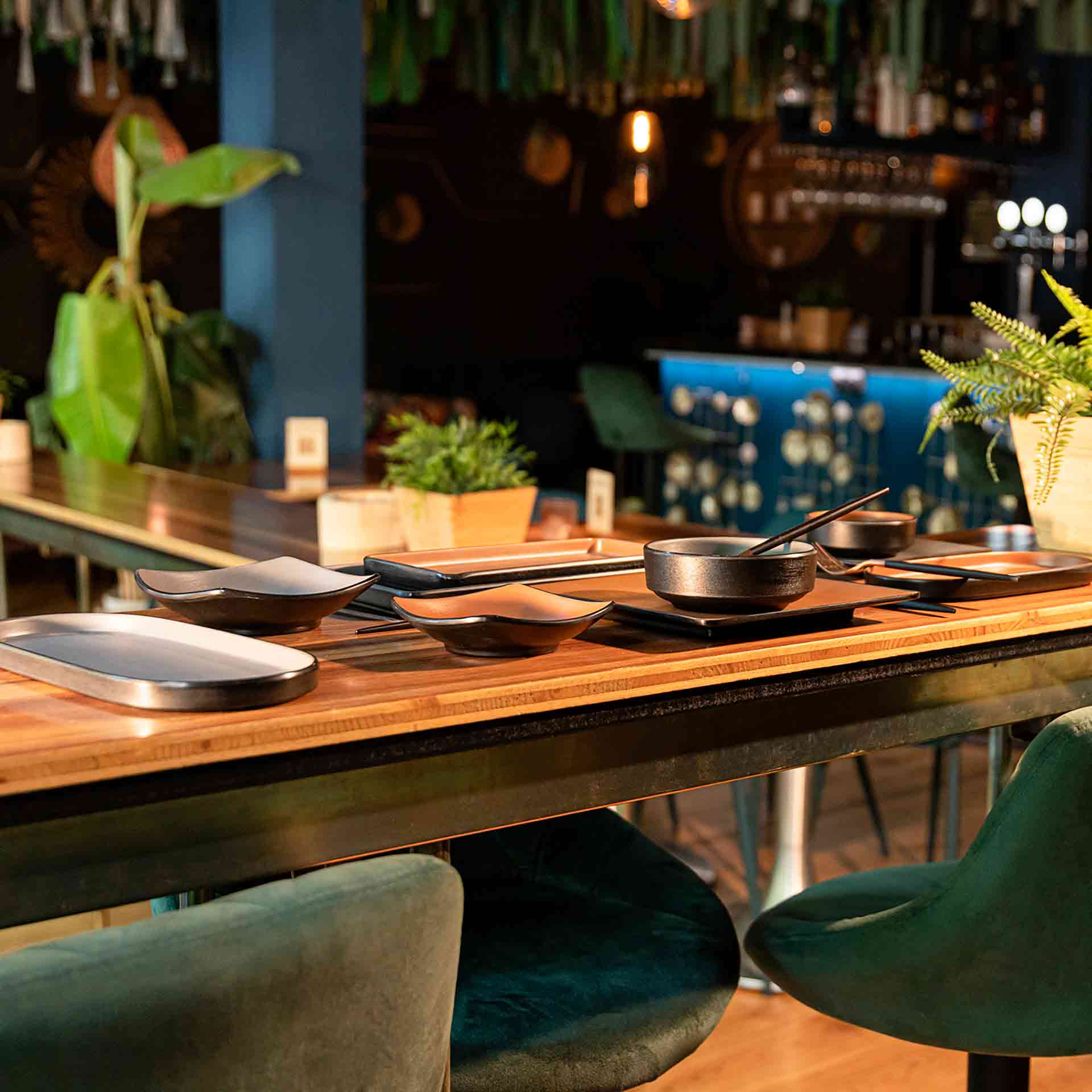 Bandeja rectangular de melamina marr&oacute;n y negro Gio 24cm