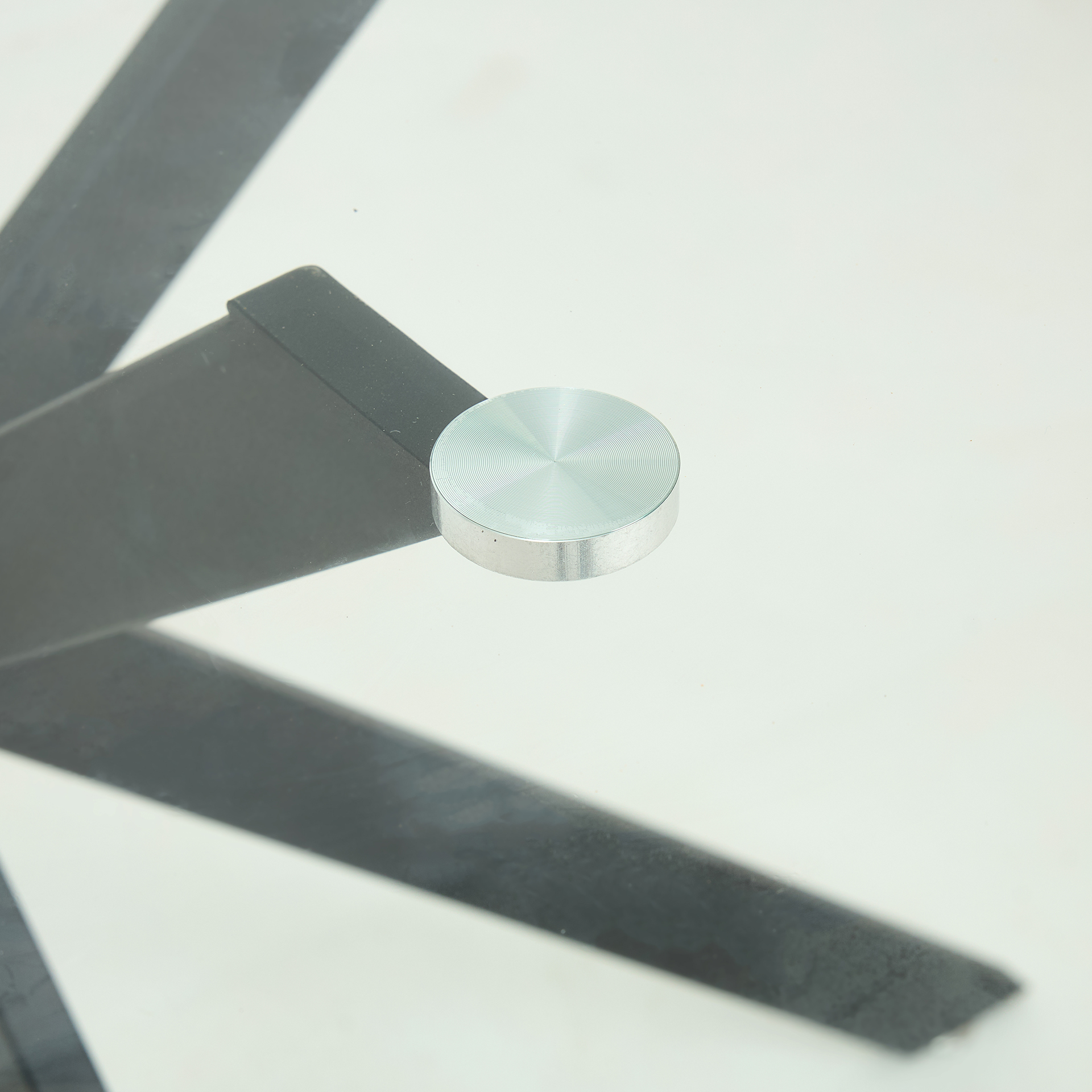 Mesa de comedor de cristal con patas de metal Fita Ø120x75cm