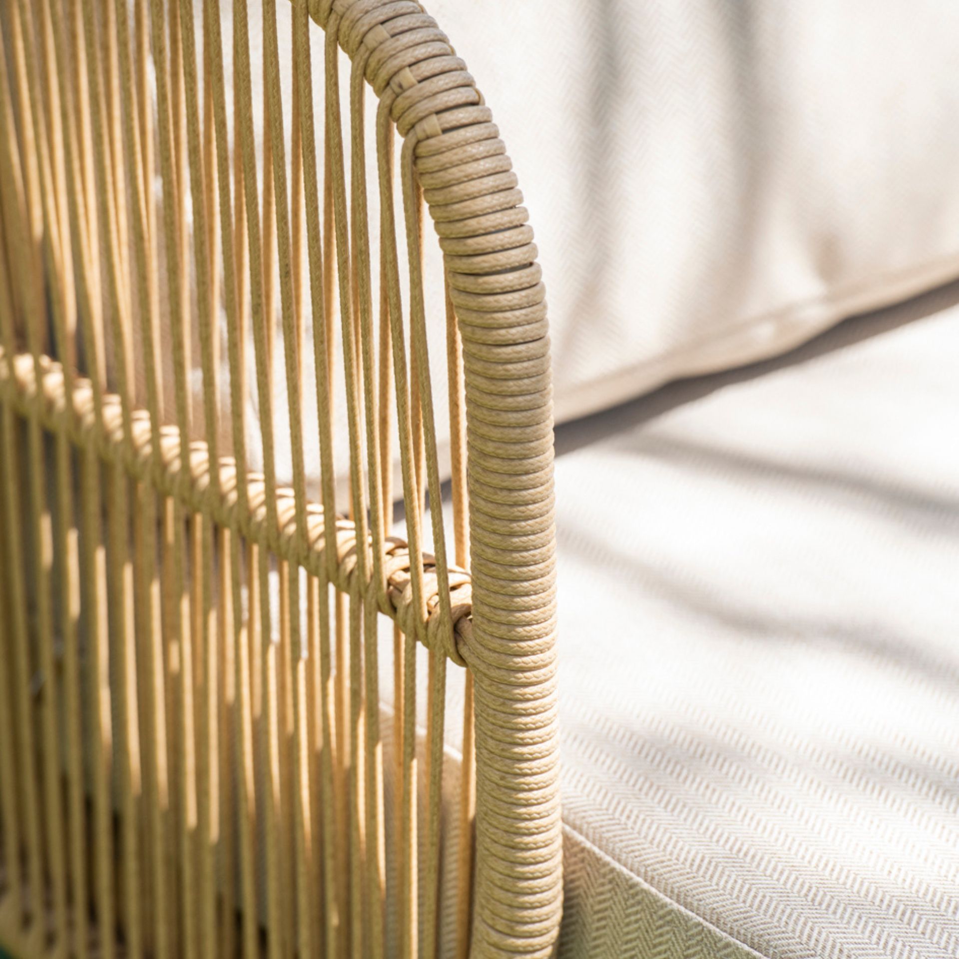 Set de jard&iacute;n de 4 piezas de rat&aacute;n sint&eacute;tico Kauai