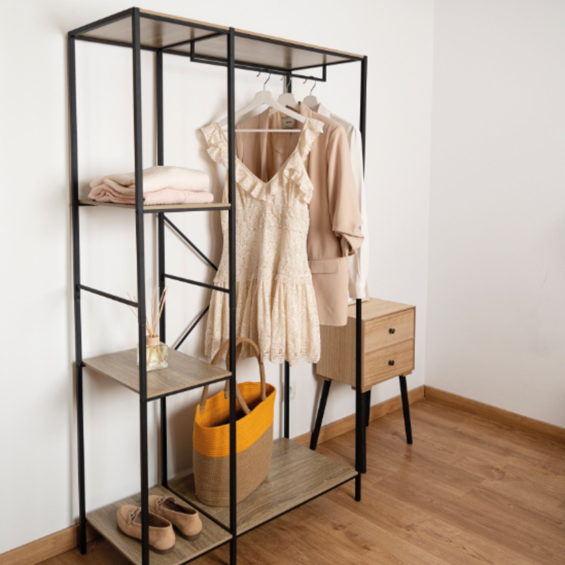 Estantería con perchero de acero y madera MDF Bruno 90x40x165cm