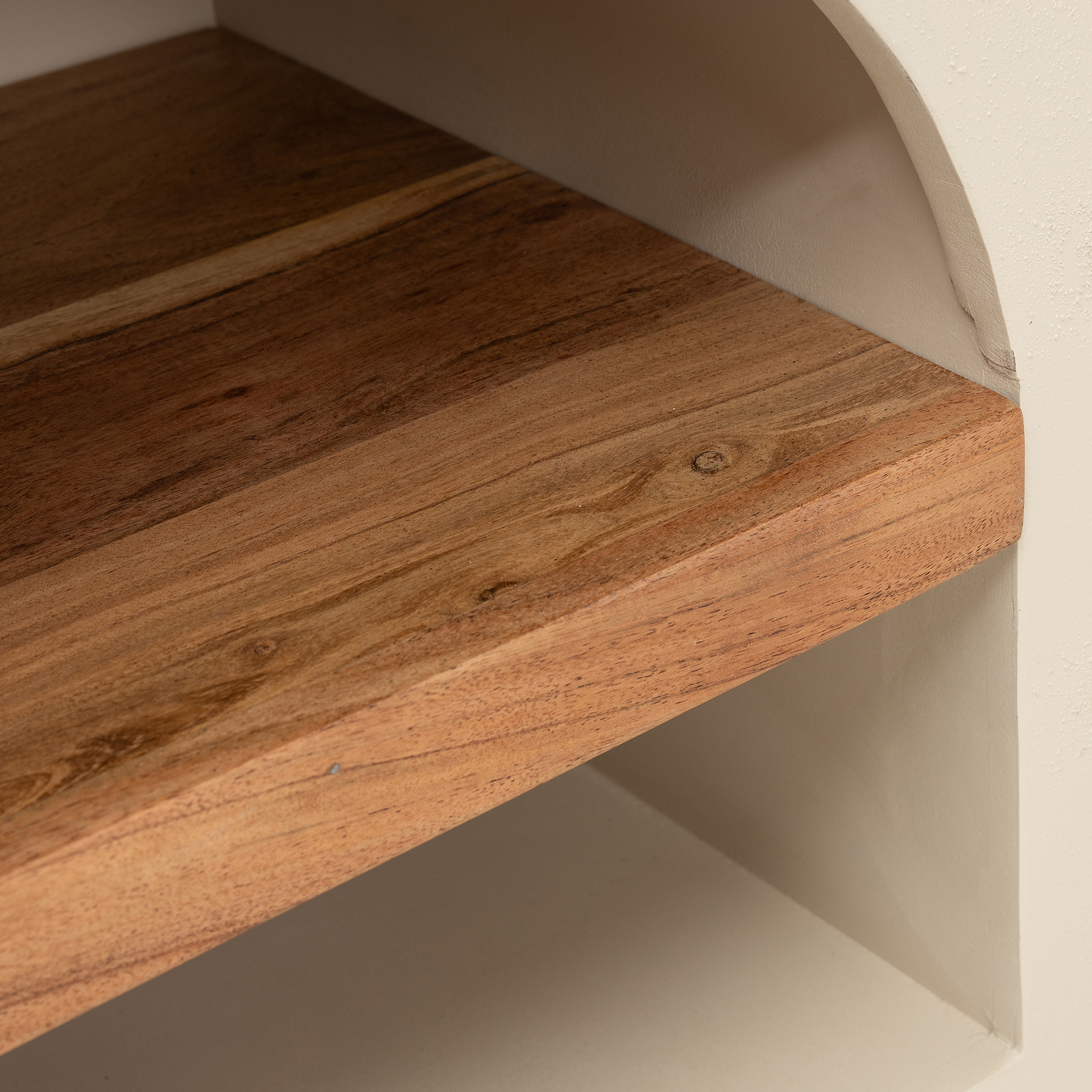 Mueble de TV de madera de acacia y microcemento Kurli 145x35x51cm Clau&Chloe