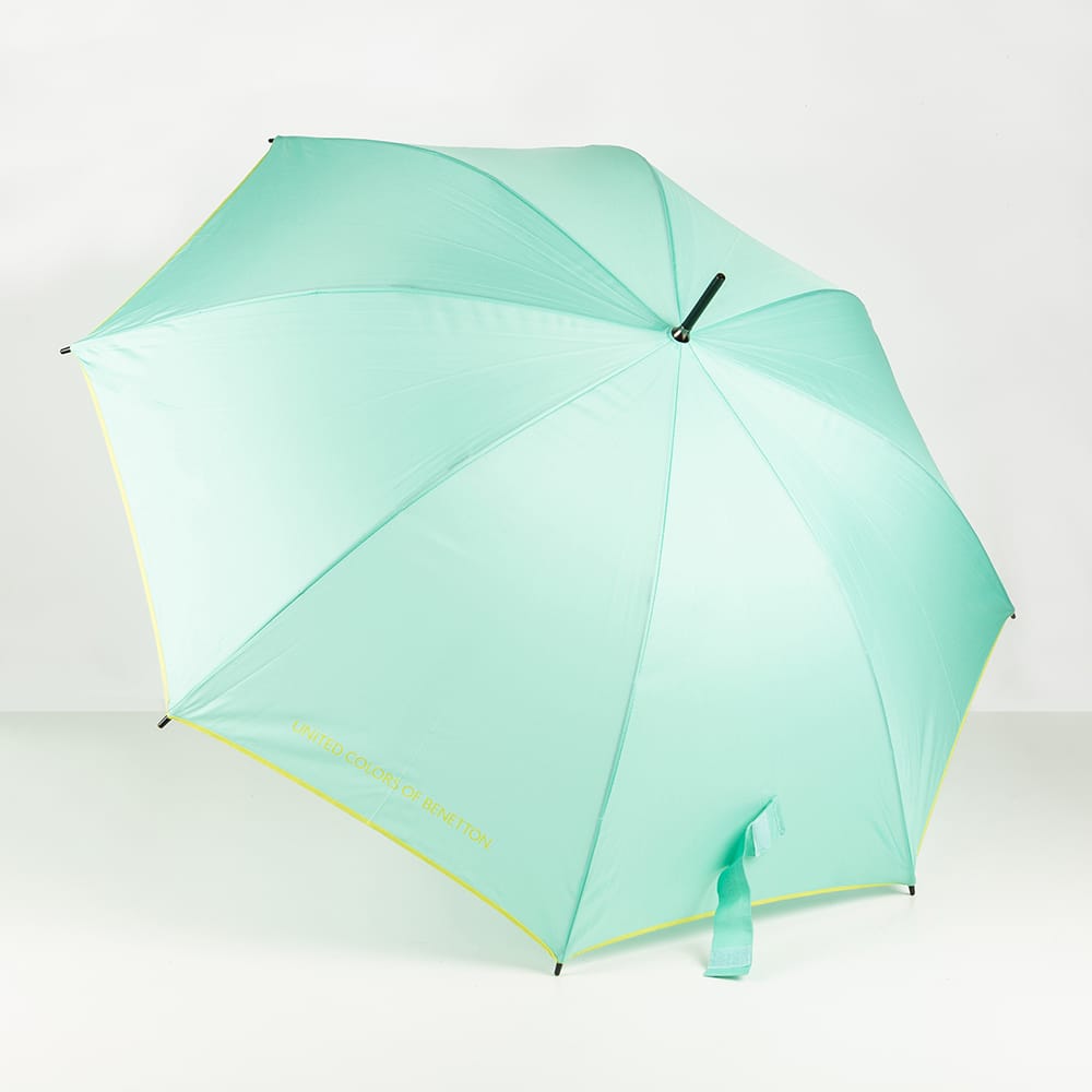 Paraguas autom&aacute;tico Benetton de distintos colores