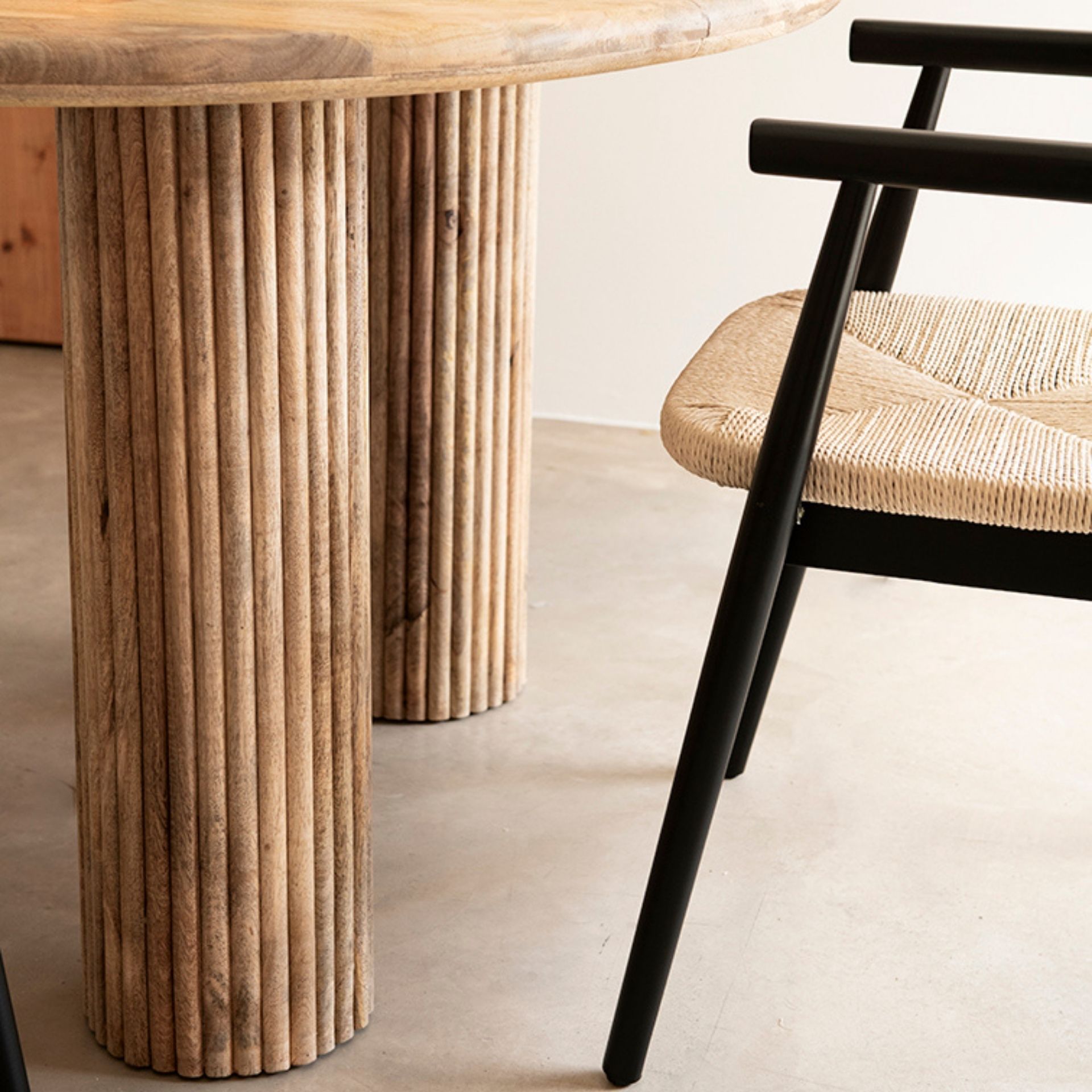 Mesa de comedor de madera de mango Singapur Ø120x76cm Clau&Chloe