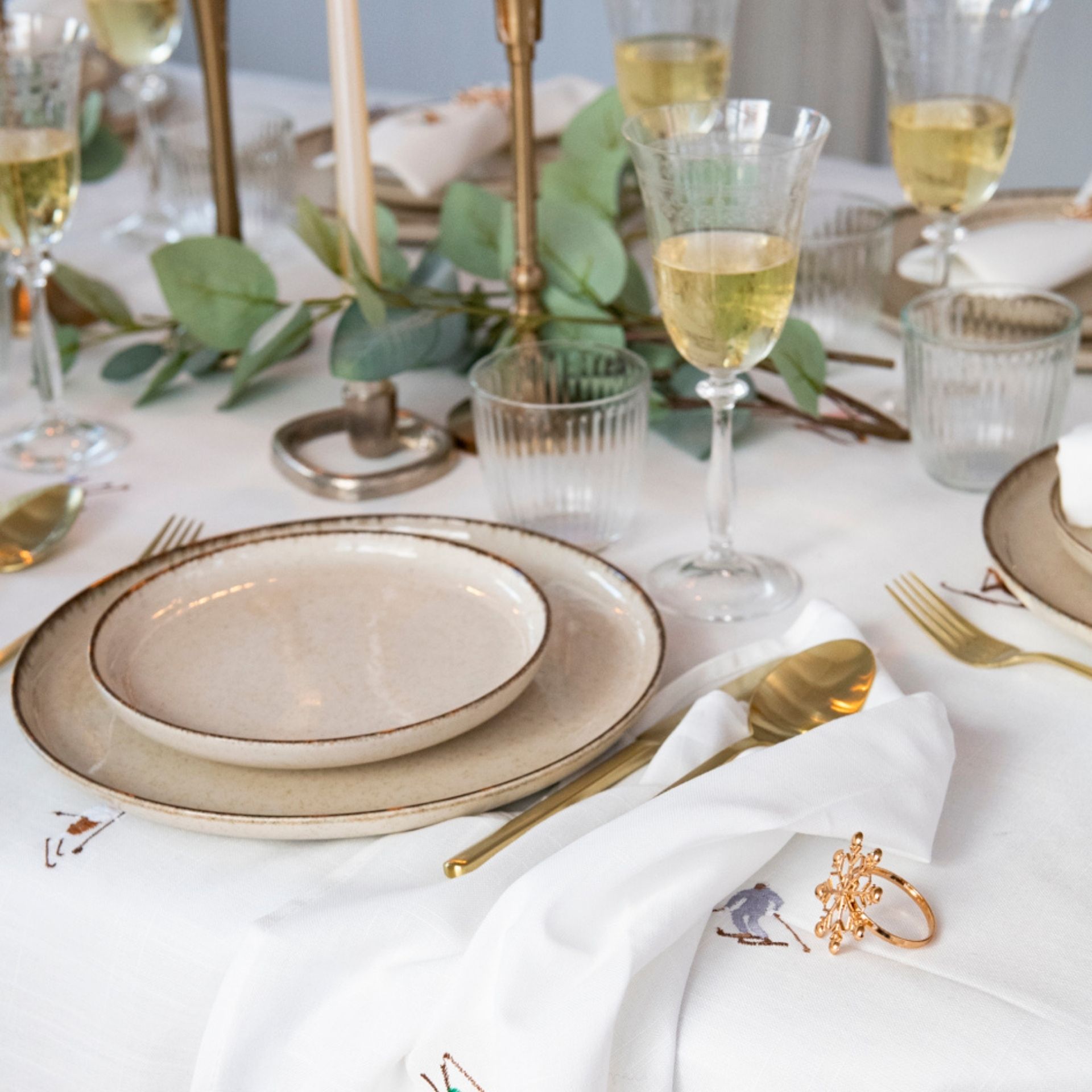 Vajilla de 12 piezas de porcelana marfil Olite