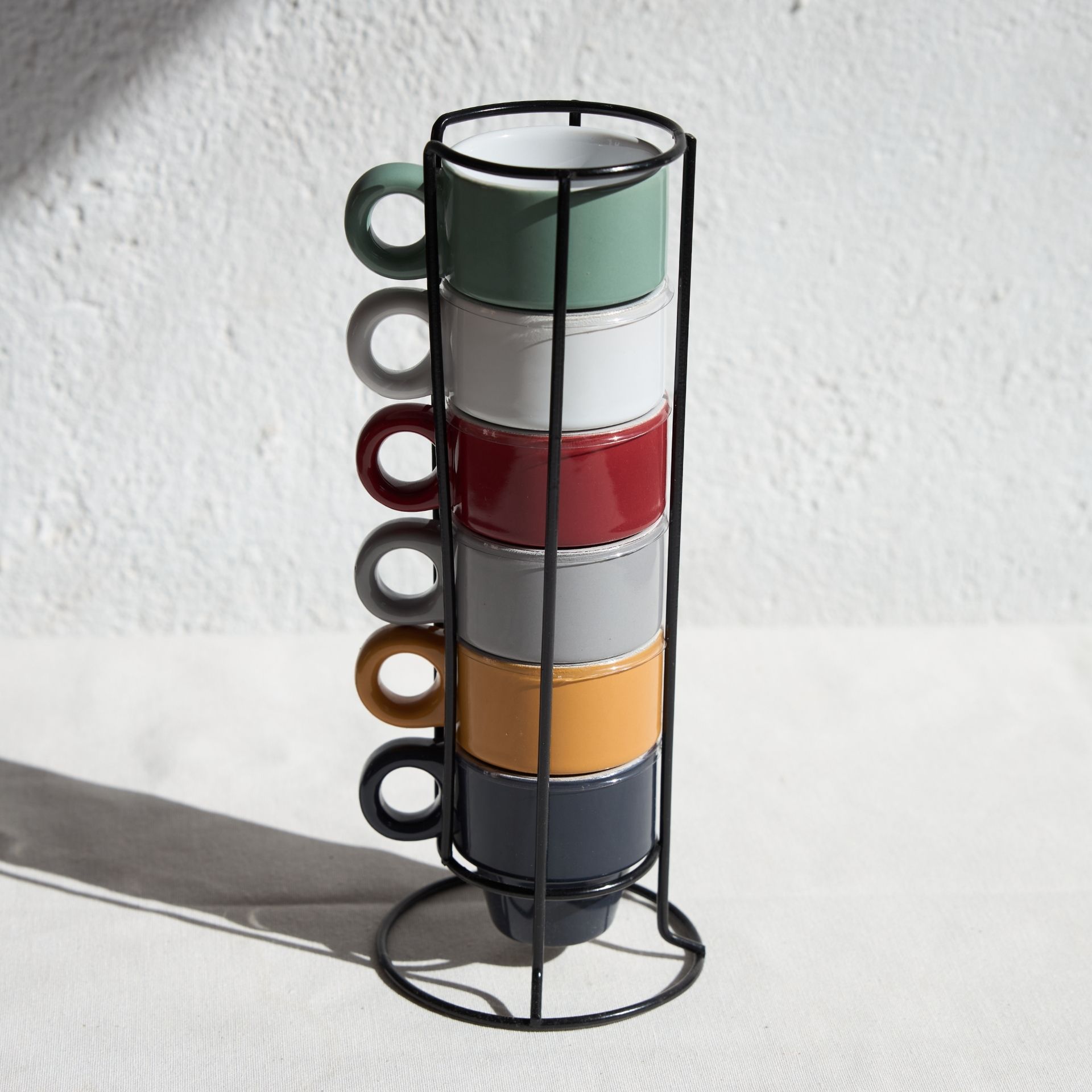 Set de 6 tazas de cer&aacute;mica con soporte Manhattan 9x30cm