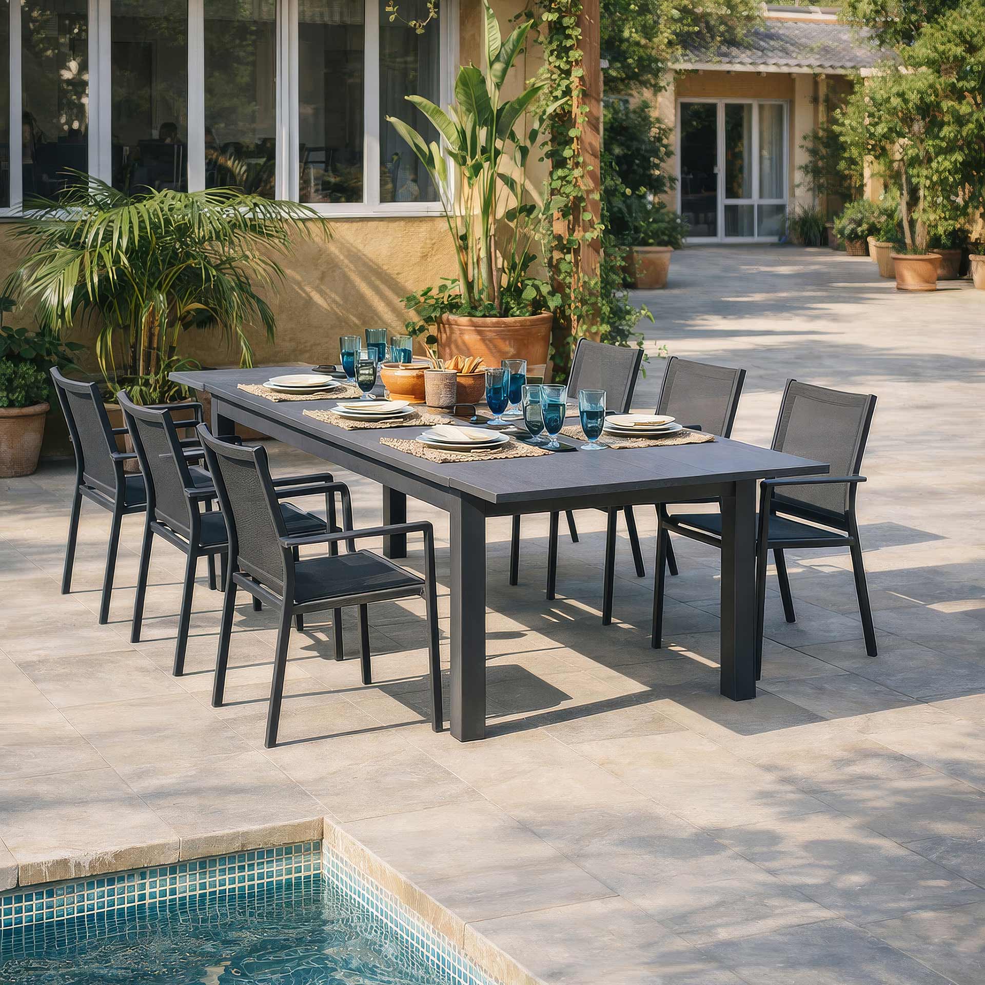 Mesa de jard&iacute;n extensible de aluminio gris Flamin 135/270x90cm