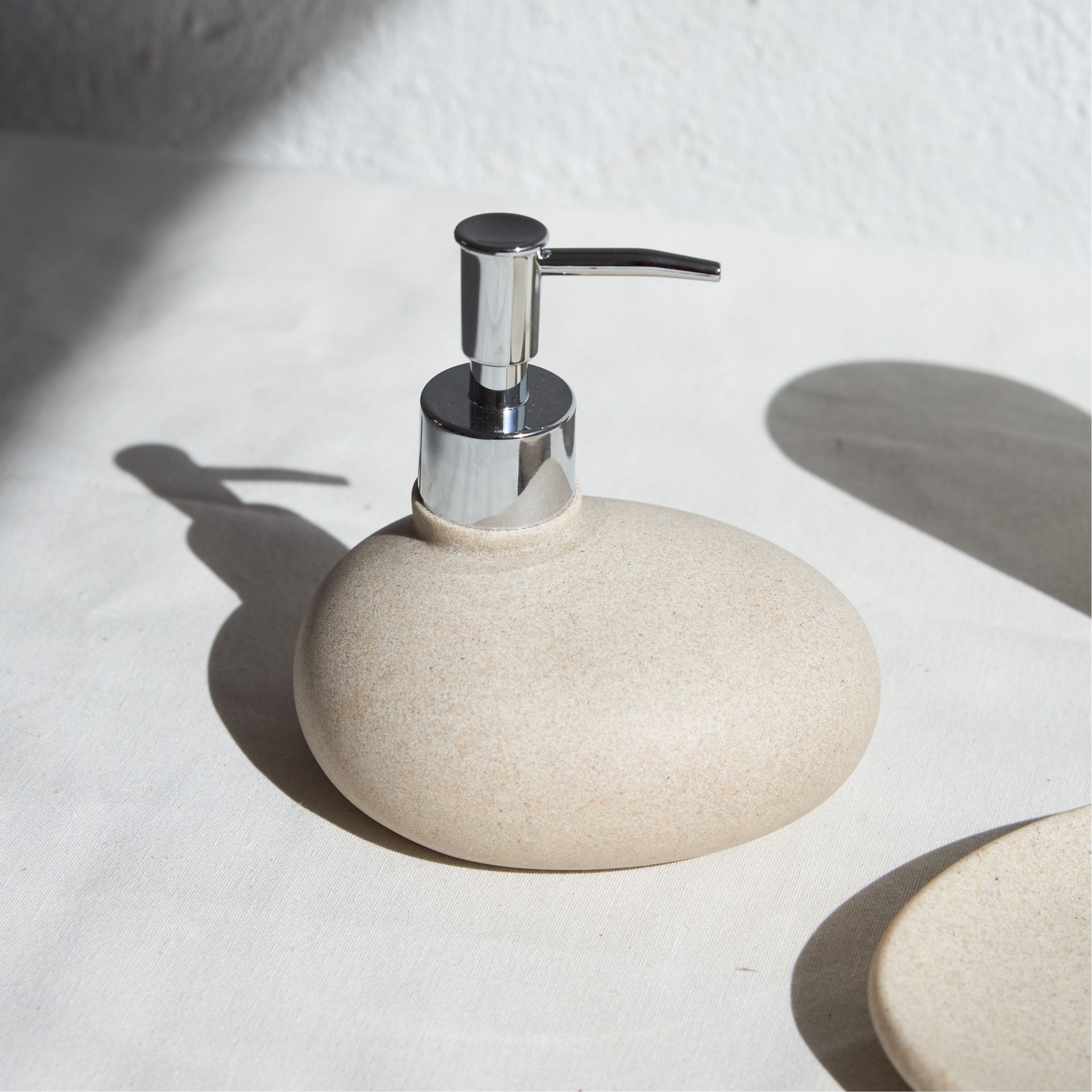 Dispensador de jabón de baño de poliresina Clear Stone 13x10x11cm