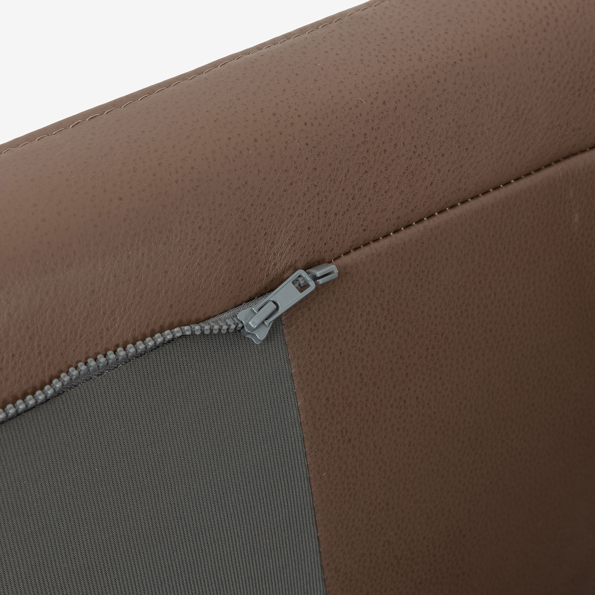 Sof&aacute; de 2 plazas caf&eacute; Evitas 176x98x78cm