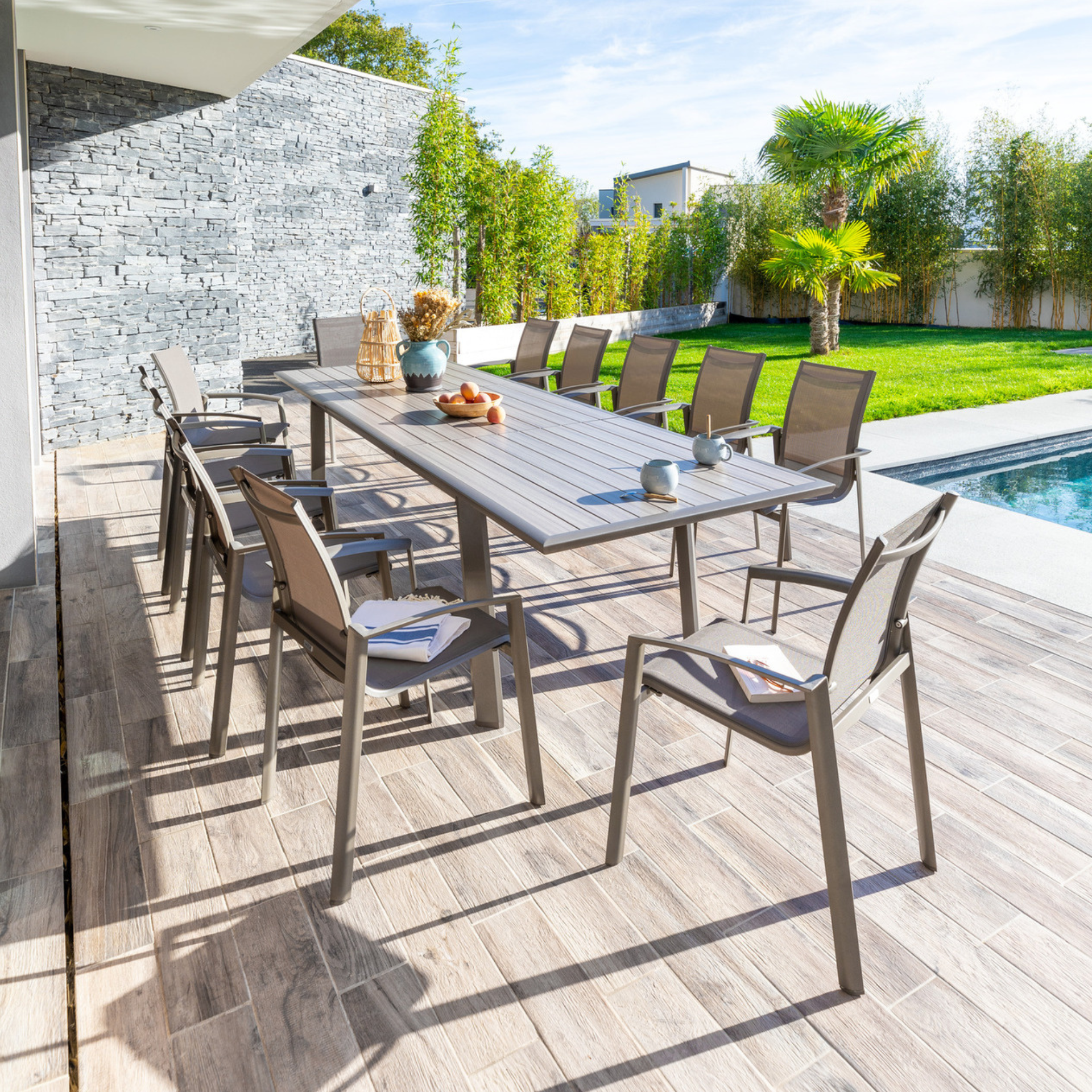 Silla de jard&iacute;n apilable de aluminio y textilene marr&oacute;n Butan 57x57cm