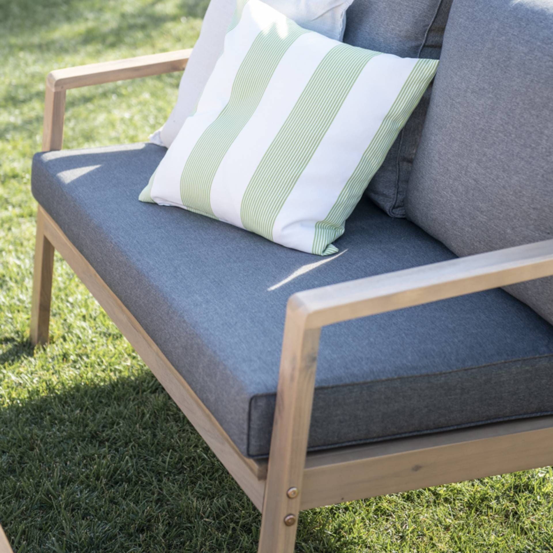 Set de jardín de 4 piezas de madera de acacia Mykonos