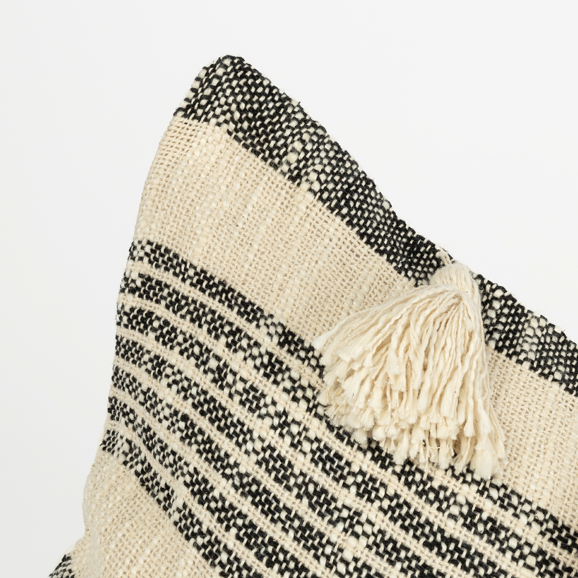 Funda de coj&iacute;n gris con flecos Mita 45x45cm