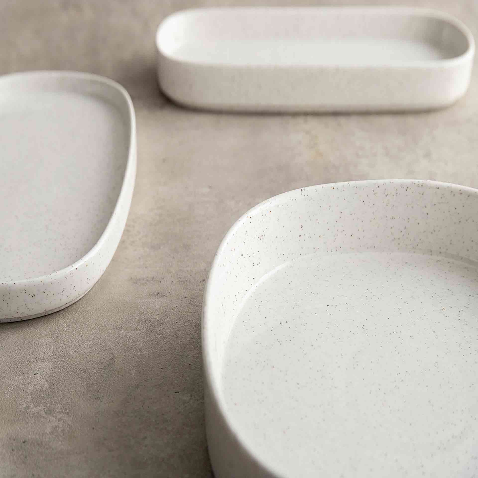 Plato moteado de cer&aacute;mica blanca Orizon &Oslash;16.5cm