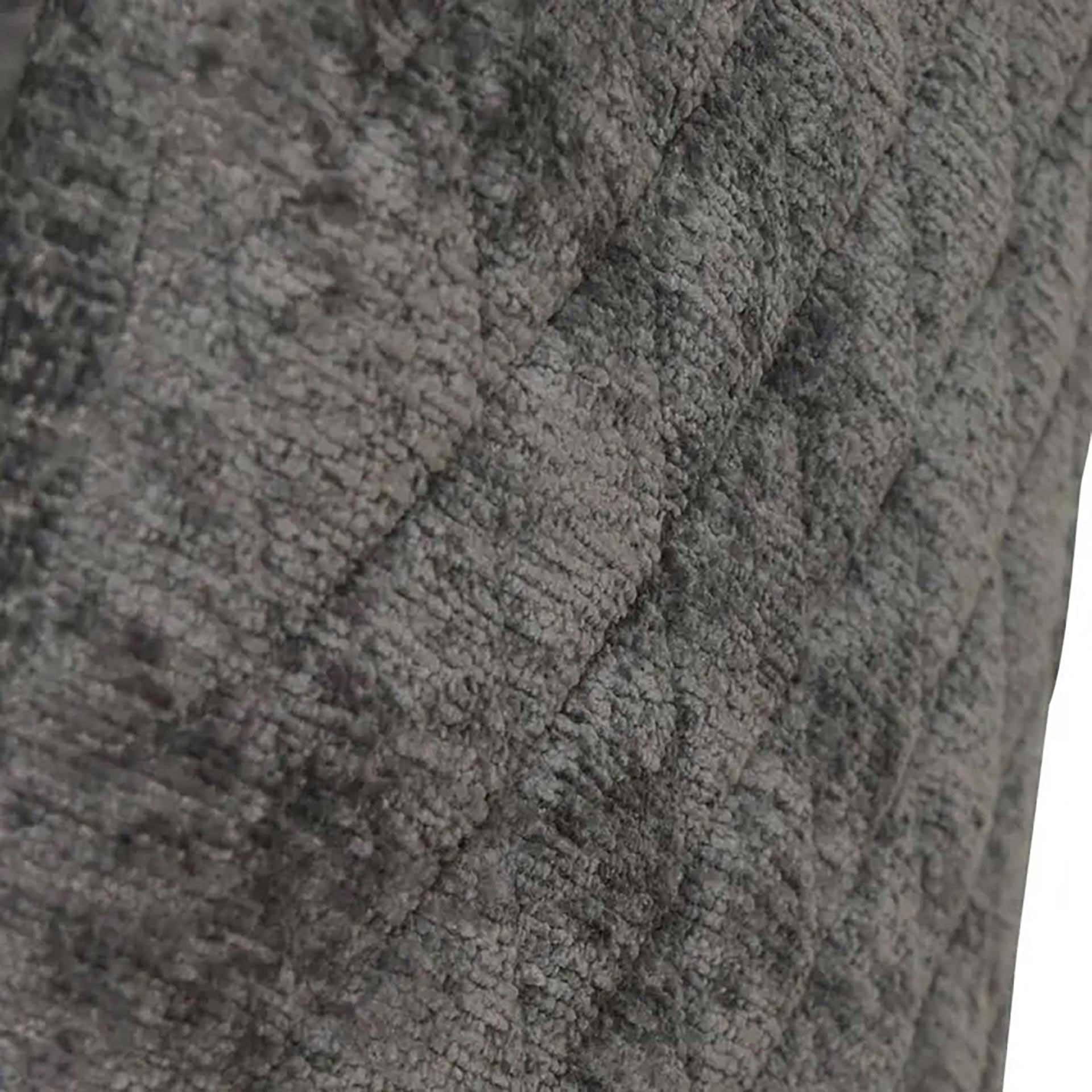 Sill&oacute;n de comedor gris de chenilla con patas negras Zarel 