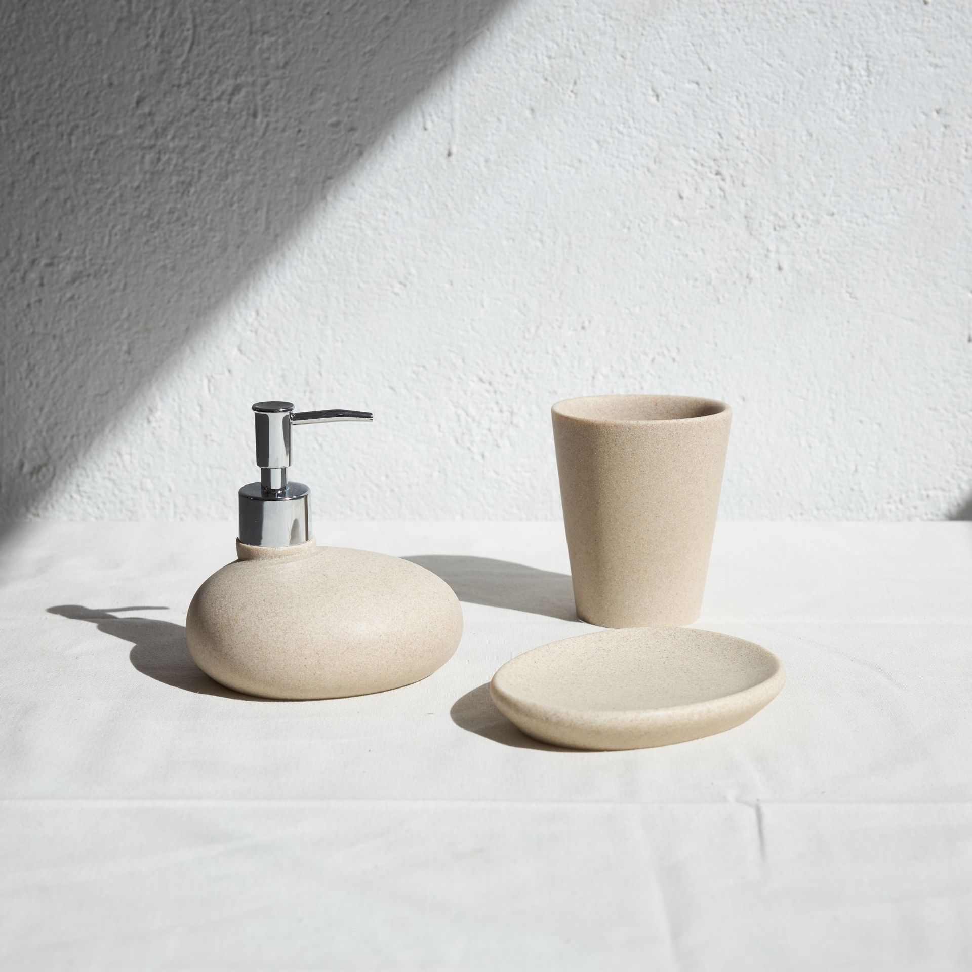 Dispensador de jabón de baño de poliresina Clear Stone 13x10x11cm