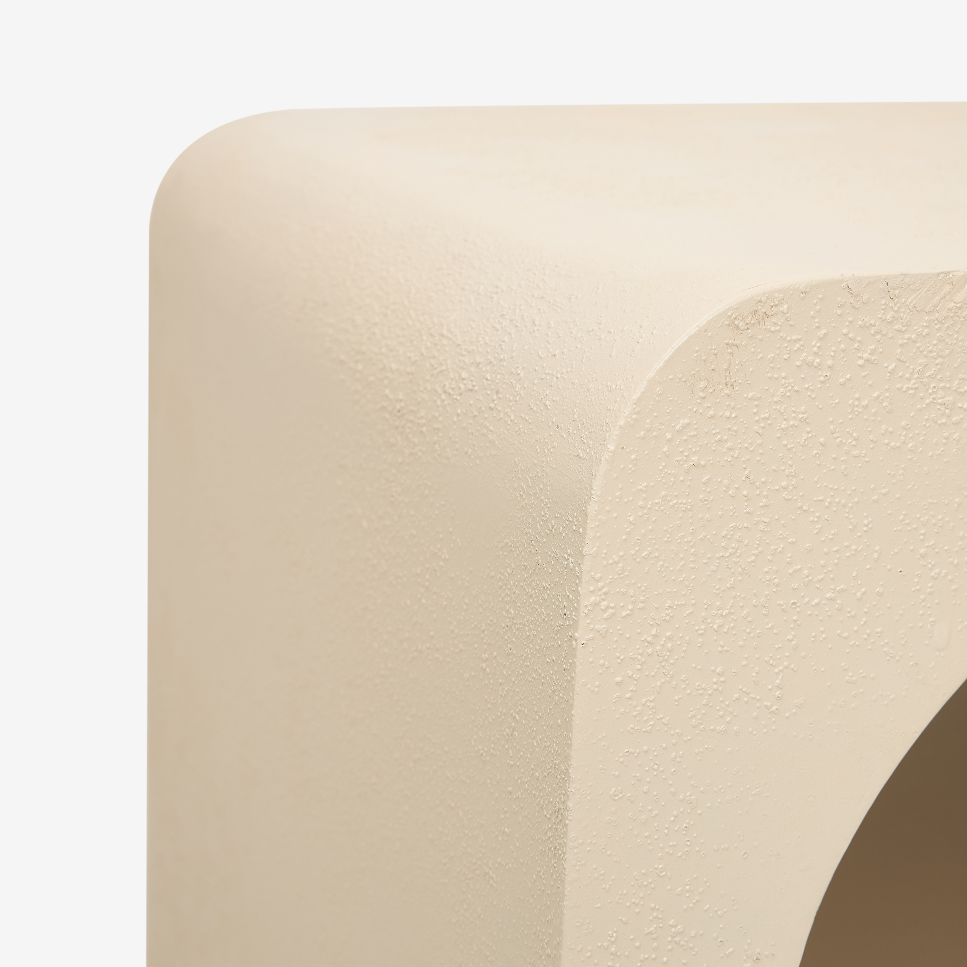 C&oacute;moda de microcemento y madera de acacia Kurli 90x50x78 Clau&Chloe