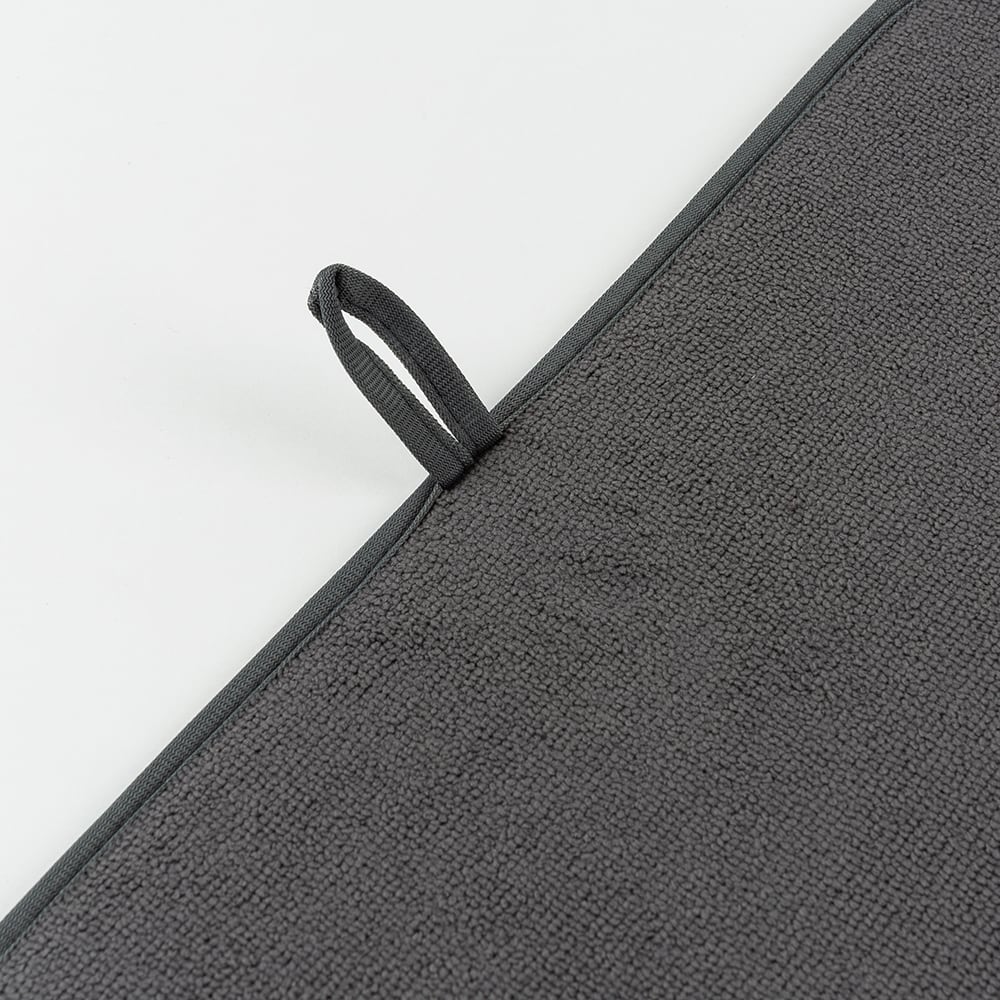Tapete escurreplatos de poli&eacute;ster plegable gris 46x38cm